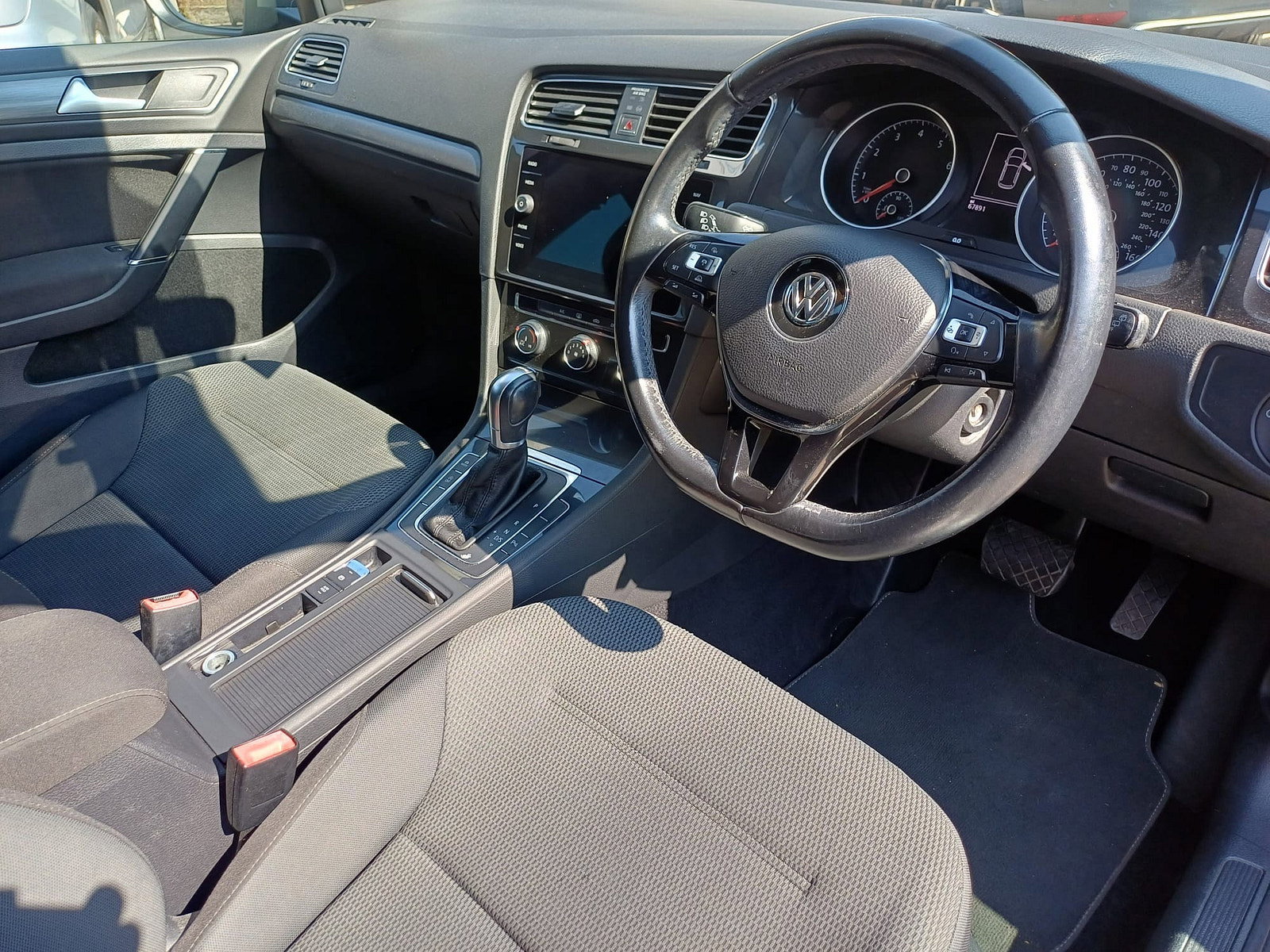 Volkswagen Golf 1.4 TSI BlueMotion Tech SE Nav Hatchback 5dr Petrol DSG Euro 6 (s/s) (125 ps) 5dr Automatic 2018