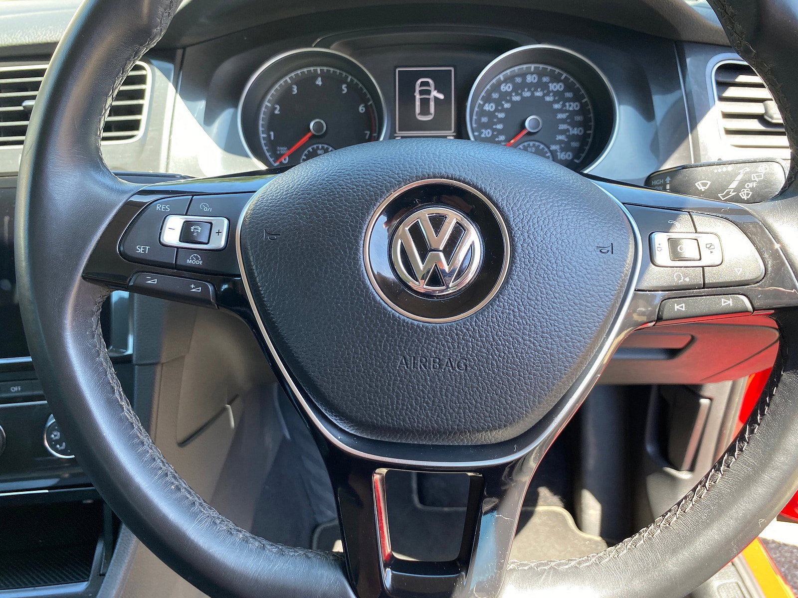 Volkswagen Golf 1.0 TSI SE Nav Hatchback 5dr Petrol Manual Euro 6 (s/s) (110 bhp) 5dr Manual 2017