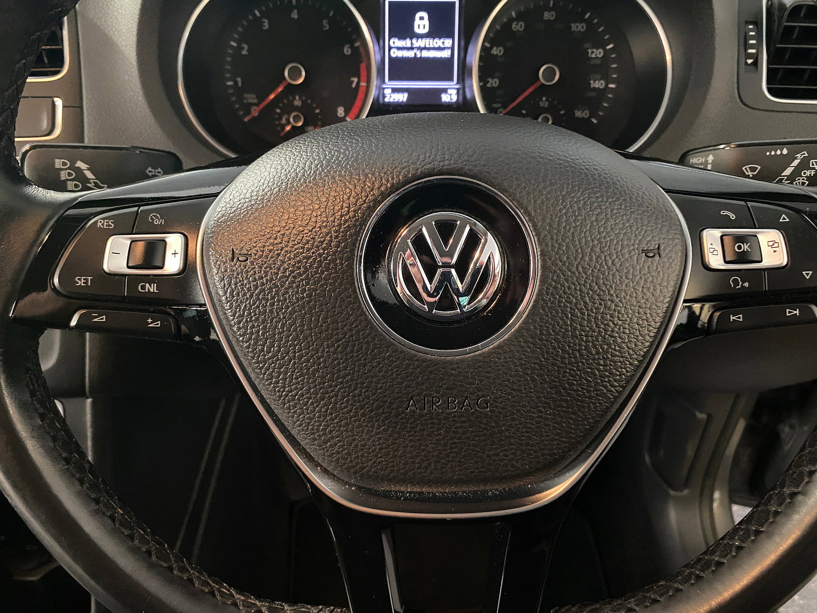 Volkswagen Polo 1.0 TSI SEL Hatchback 5dr Petrol Manual Euro 6 (s/s) (110 bhp) 5dr Manual 2017