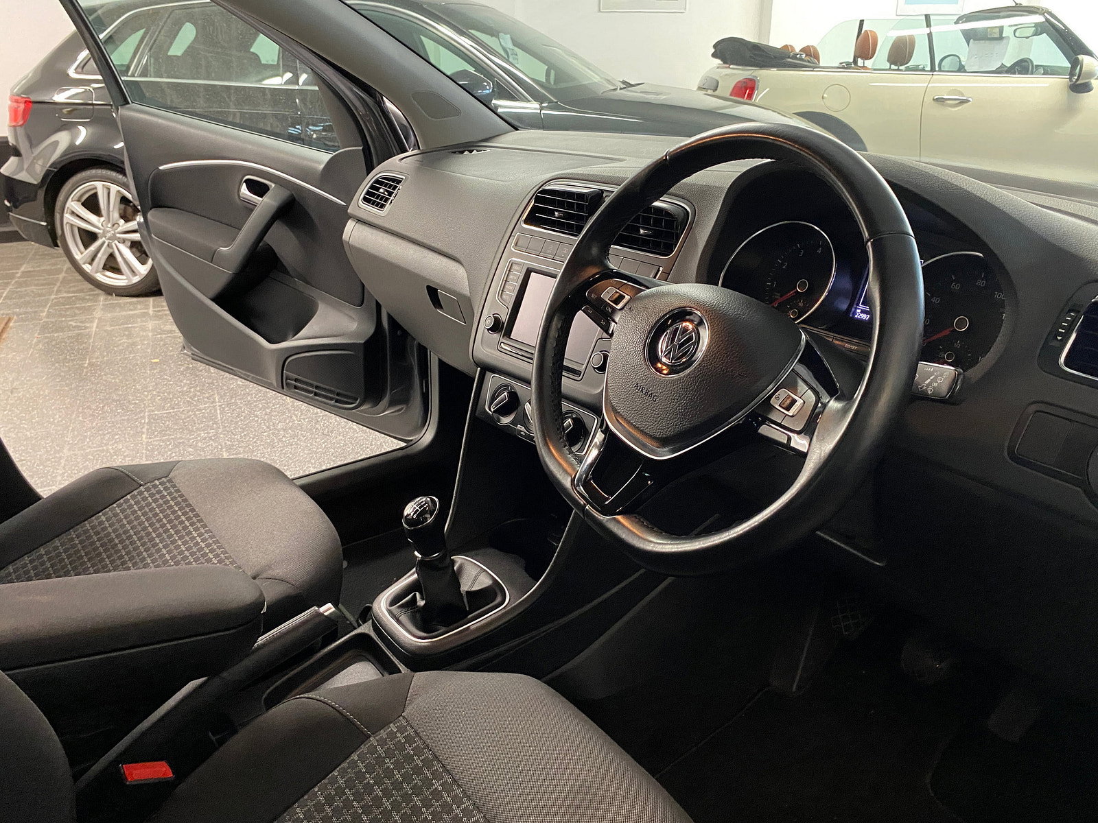 Volkswagen Polo 1.0 TSI SEL Hatchback 5dr Petrol Manual Euro 6 (s/s) (110 bhp) 5dr Manual 2017