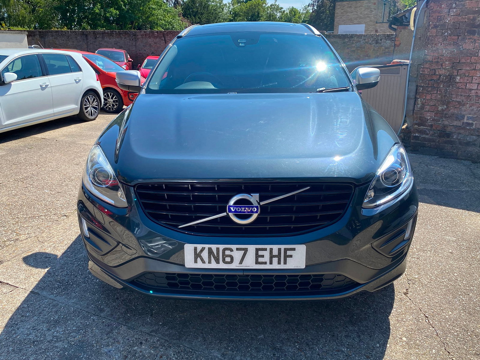 Volvo XC60 2.4 D5 R-Design Lux Nav SUV 5dr Diesel Auto AWD Euro 6 (s/s) (220 ps) 5dr Automatic 2017