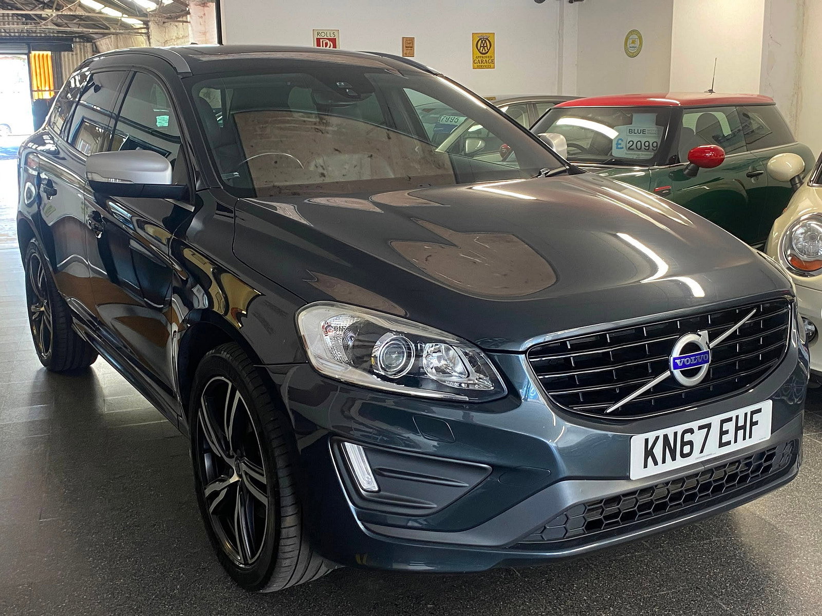 Volvo XC60 2.4 D5 R-Design Lux Nav SUV 5dr Diesel Auto AWD Euro 6 (s/s) (220 ps) 5dr Automatic 2017
