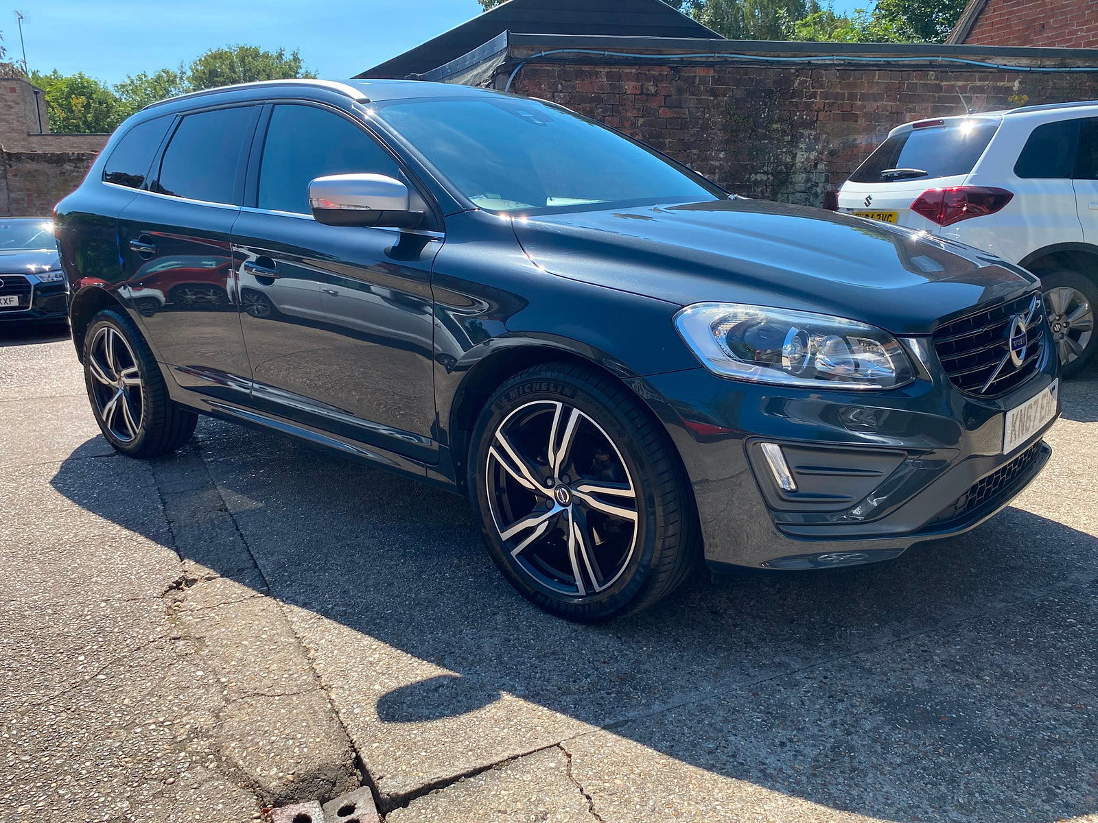 Volvo XC60 2.4 D5 R-Design Lux Nav SUV 5dr Diesel Auto AWD Euro 6 (s/s) (220 ps) 5dr Automatic 2017