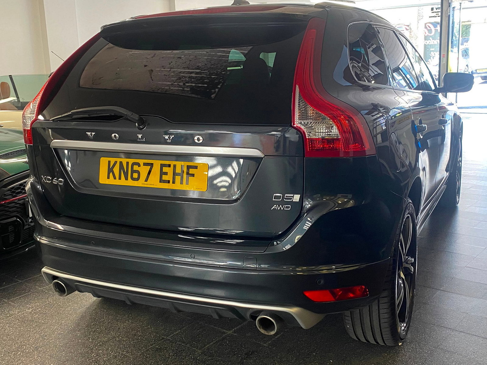 Volvo XC60 2.4 D5 R-Design Lux Nav SUV 5dr Diesel Auto AWD Euro 6 (s/s) (220 ps) 5dr Automatic 2017