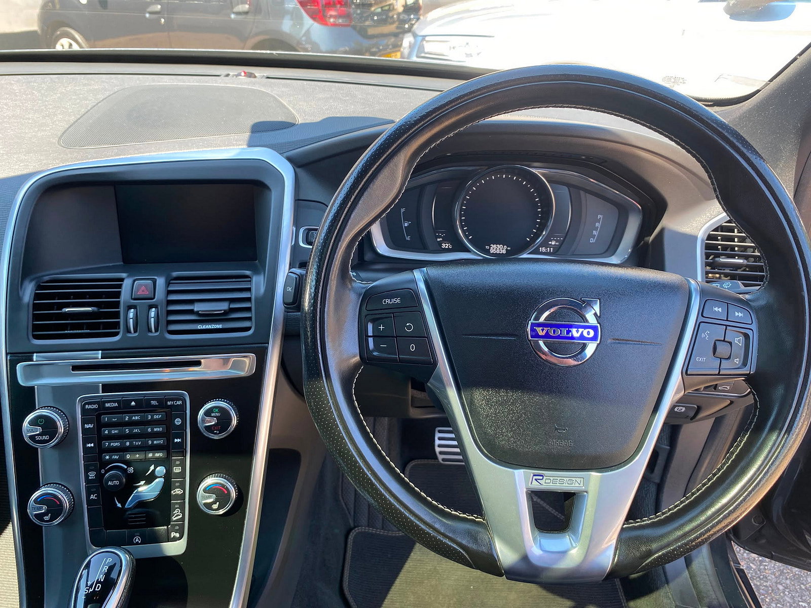Volvo XC60 2.4 D5 R-Design Lux Nav SUV 5dr Diesel Auto AWD Euro 6 (s/s) (220 ps) 5dr Automatic 2017
