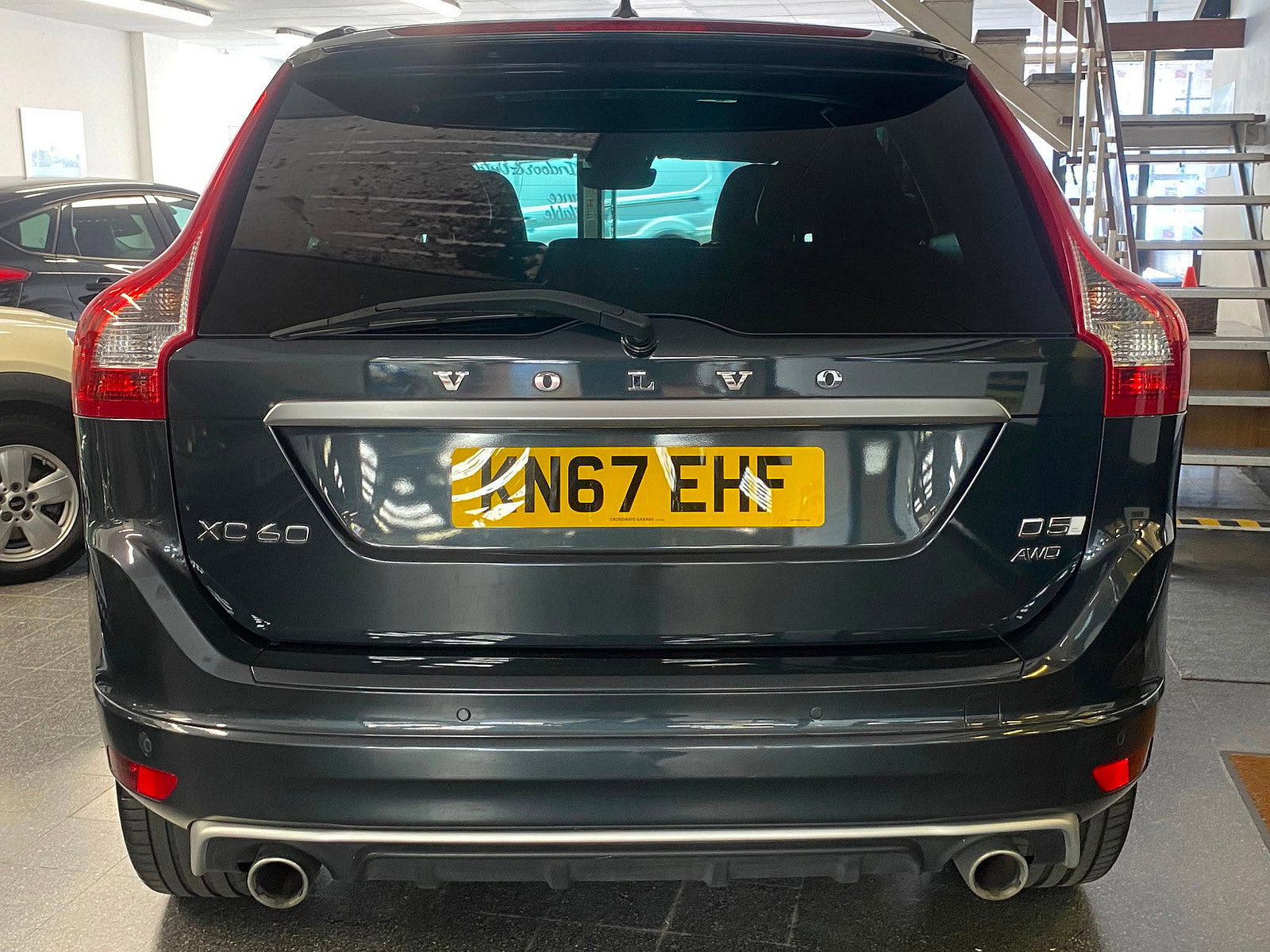 Volvo XC60 2.4 D5 R-Design Lux Nav SUV 5dr Diesel Auto AWD Euro 6 (s/s) (220 ps) 5dr Automatic 2017
