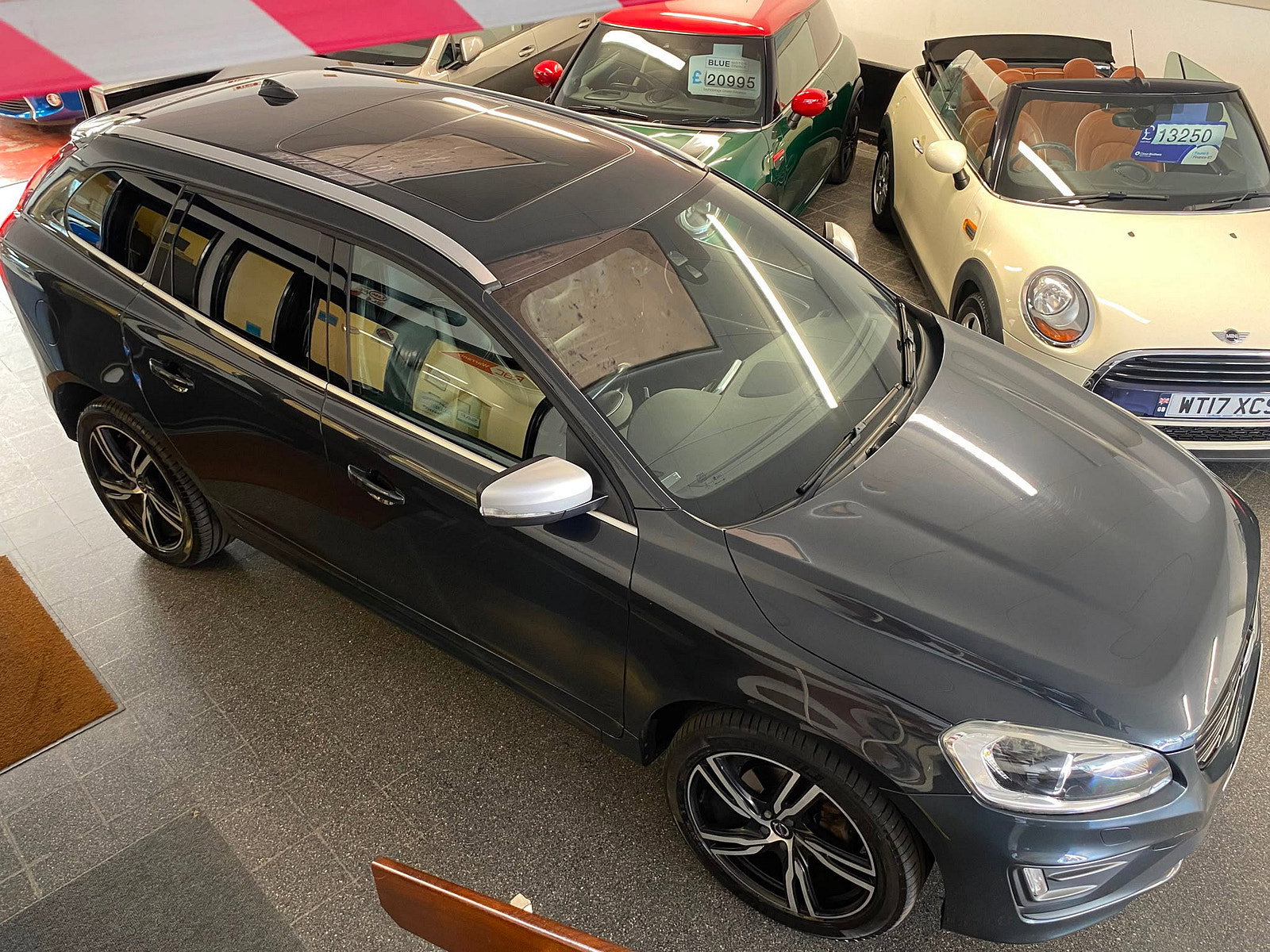 Volvo XC60 2.4 D5 R-Design Lux Nav SUV 5dr Diesel Auto AWD Euro 6 (s/s) (220 ps) 5dr Automatic 2017