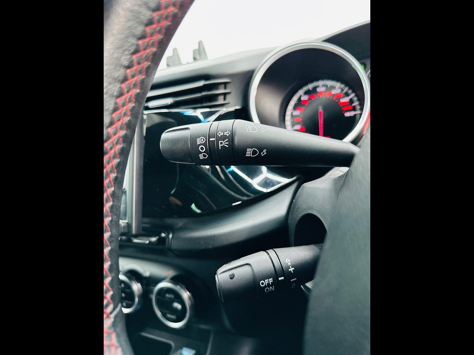 Alfa Romeo Giulietta 1750 TBi Cloverleaf Euro 5 5dr 5dr Manual 2010