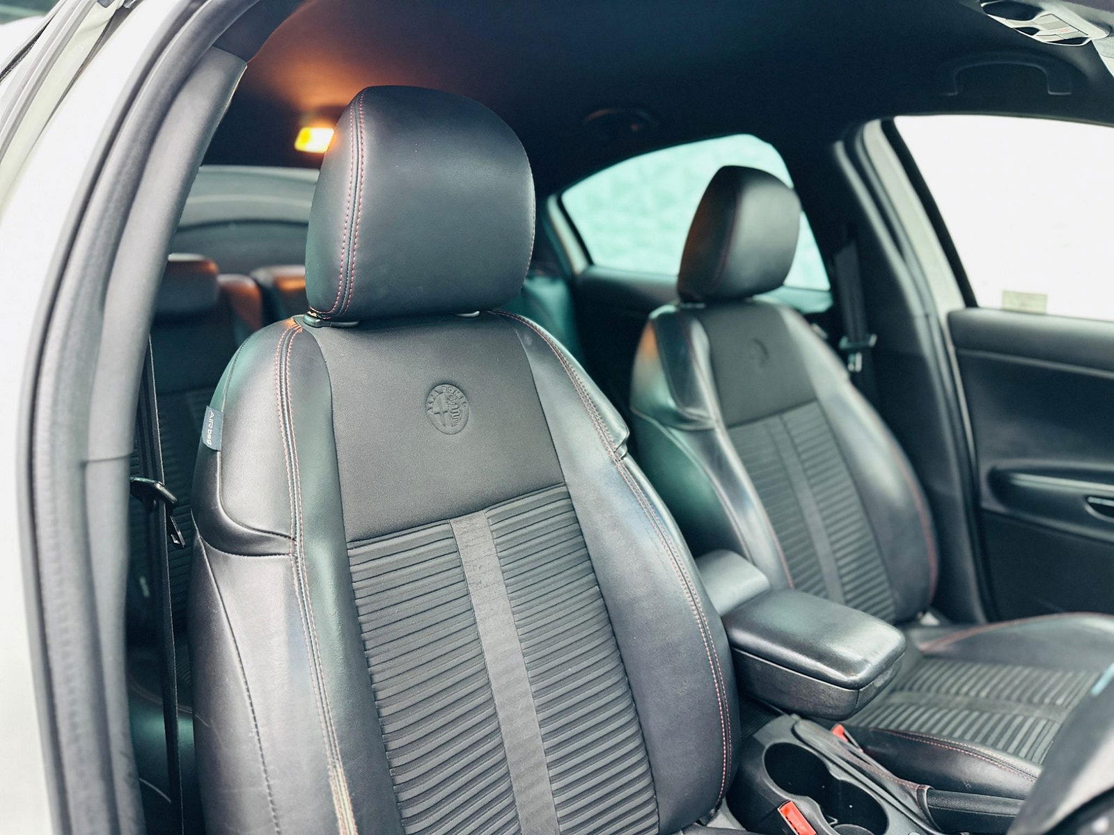 Alfa Romeo Giulietta 1750 TBi Cloverleaf Euro 5 5dr 5dr Manual 2010