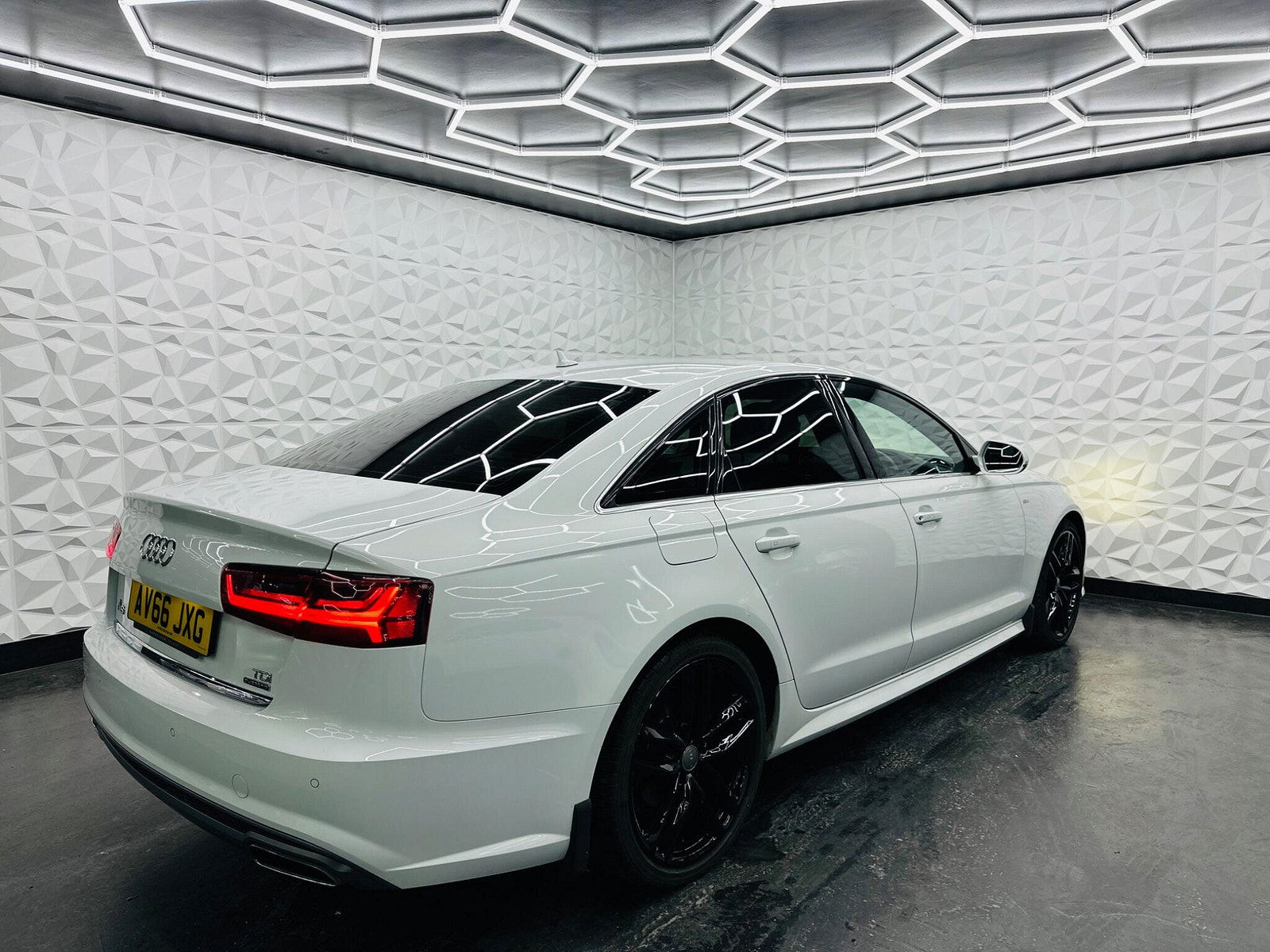 Audi A6 Saloon 2.0 TDI S line S Tronic quattro Euro 6 (s/s) 4dr 4dr Automatic 2016