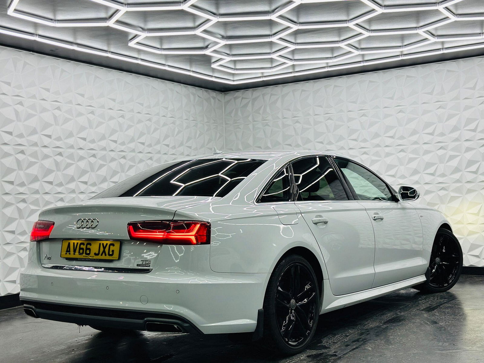 Audi A6 Saloon 2.0 TDI S line S Tronic quattro Euro 6 (s/s) 4dr 4dr Automatic 2016