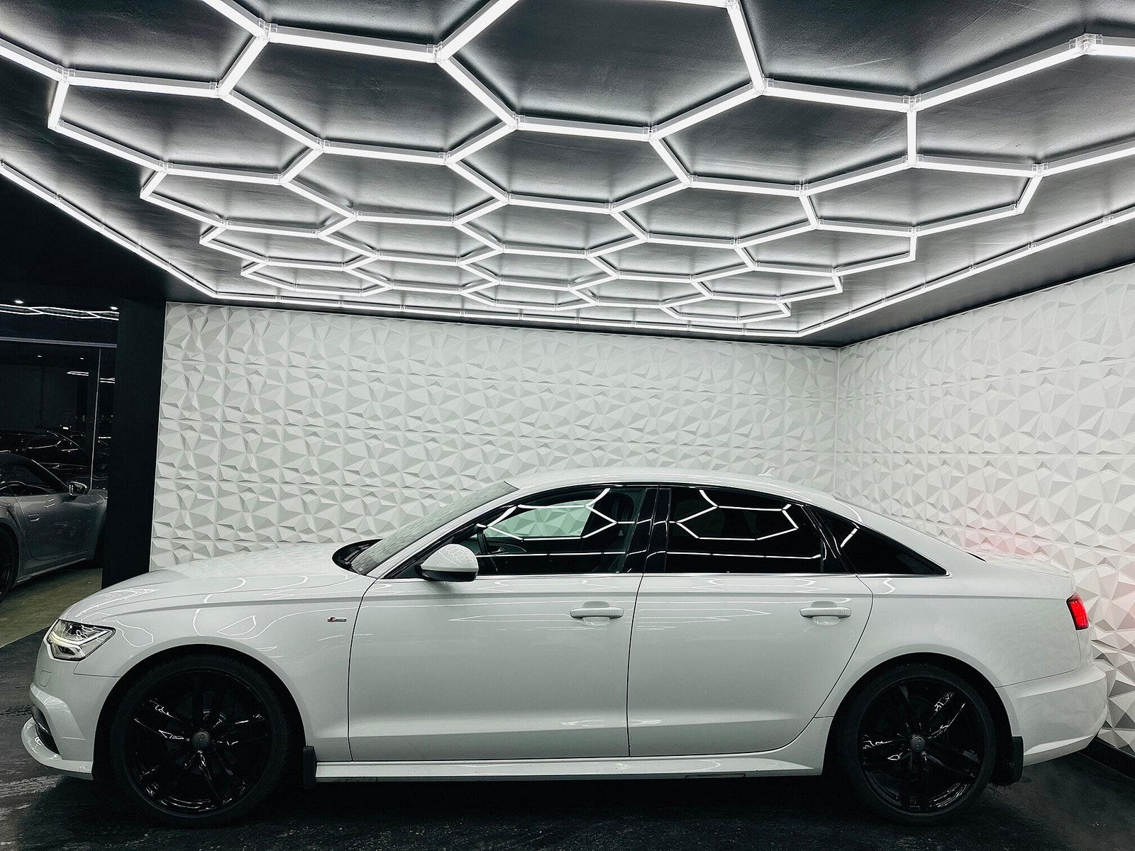 Audi A6 Saloon 2.0 TDI S line S Tronic quattro Euro 6 (s/s) 4dr 4dr Automatic 2016