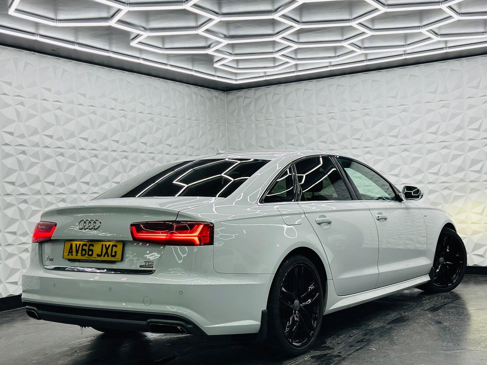 Audi A6 Saloon 2.0 TDI S line S Tronic quattro Euro 6 (s/s) 4dr 4dr Automatic 2016