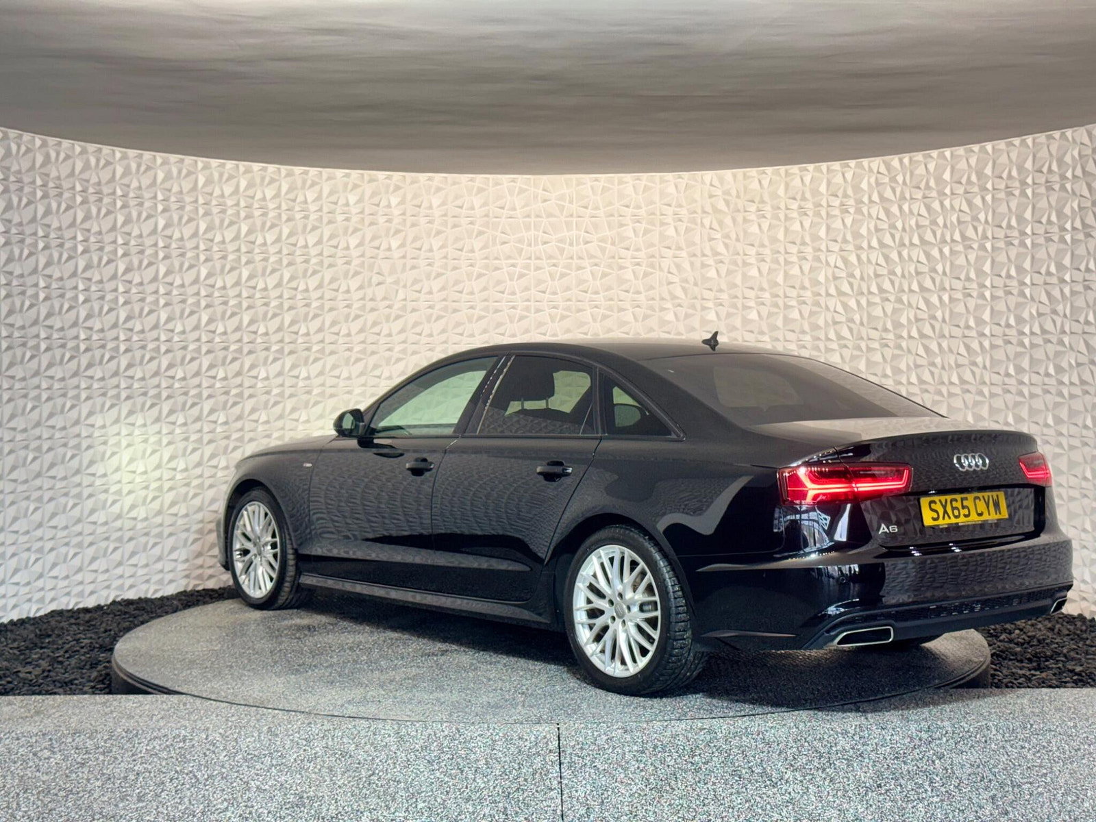 Audi A6 Saloon 2.0 TDI ultra S line S Tronic Euro 6 (s/s) 4dr 4dr Automatic 2016