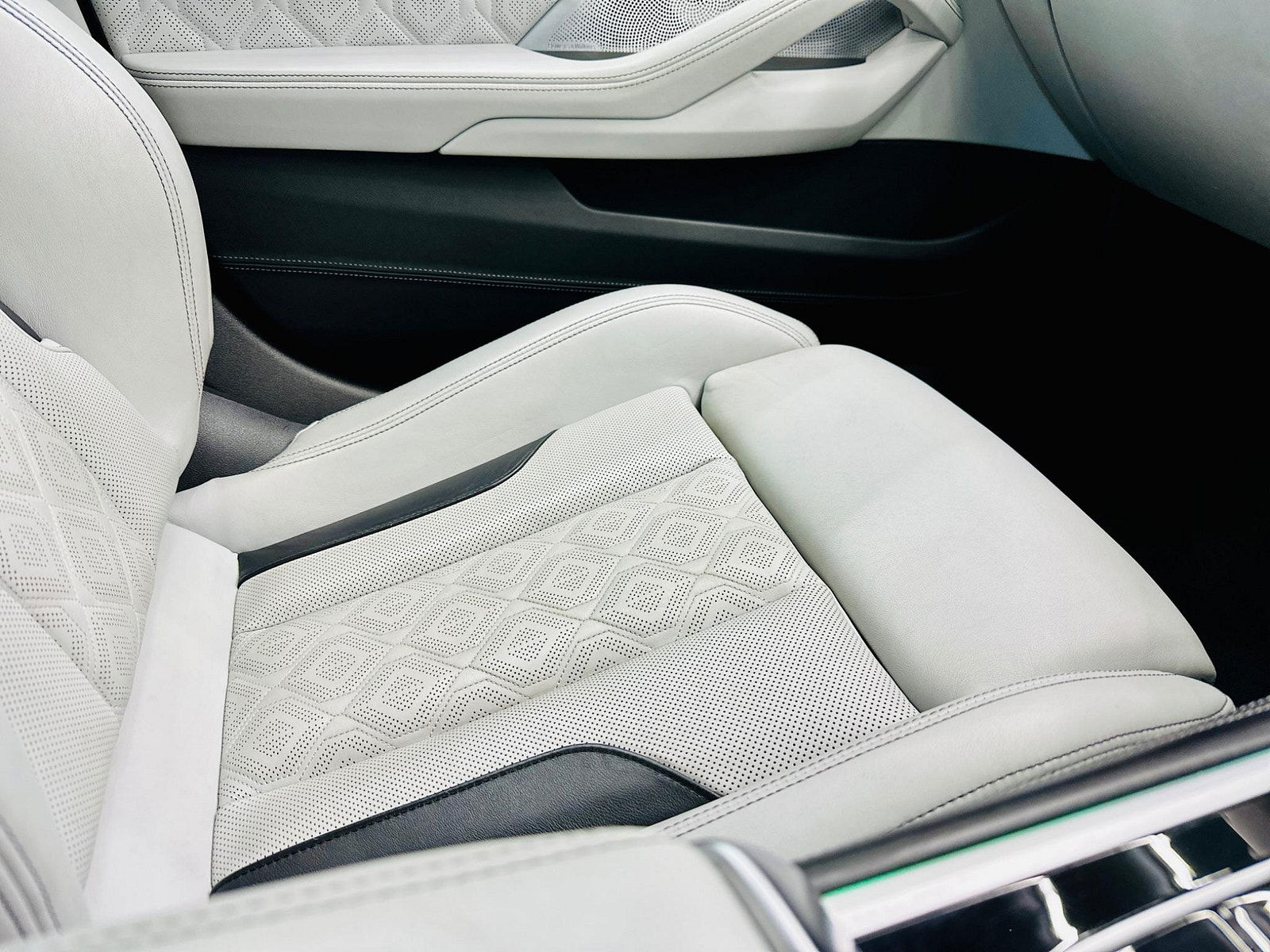 BMW M8 Gran Coupe 4.4i V8 Competition Steptronic 4WD Euro 6 (s/s) 4dr 4dr Automatic 2020