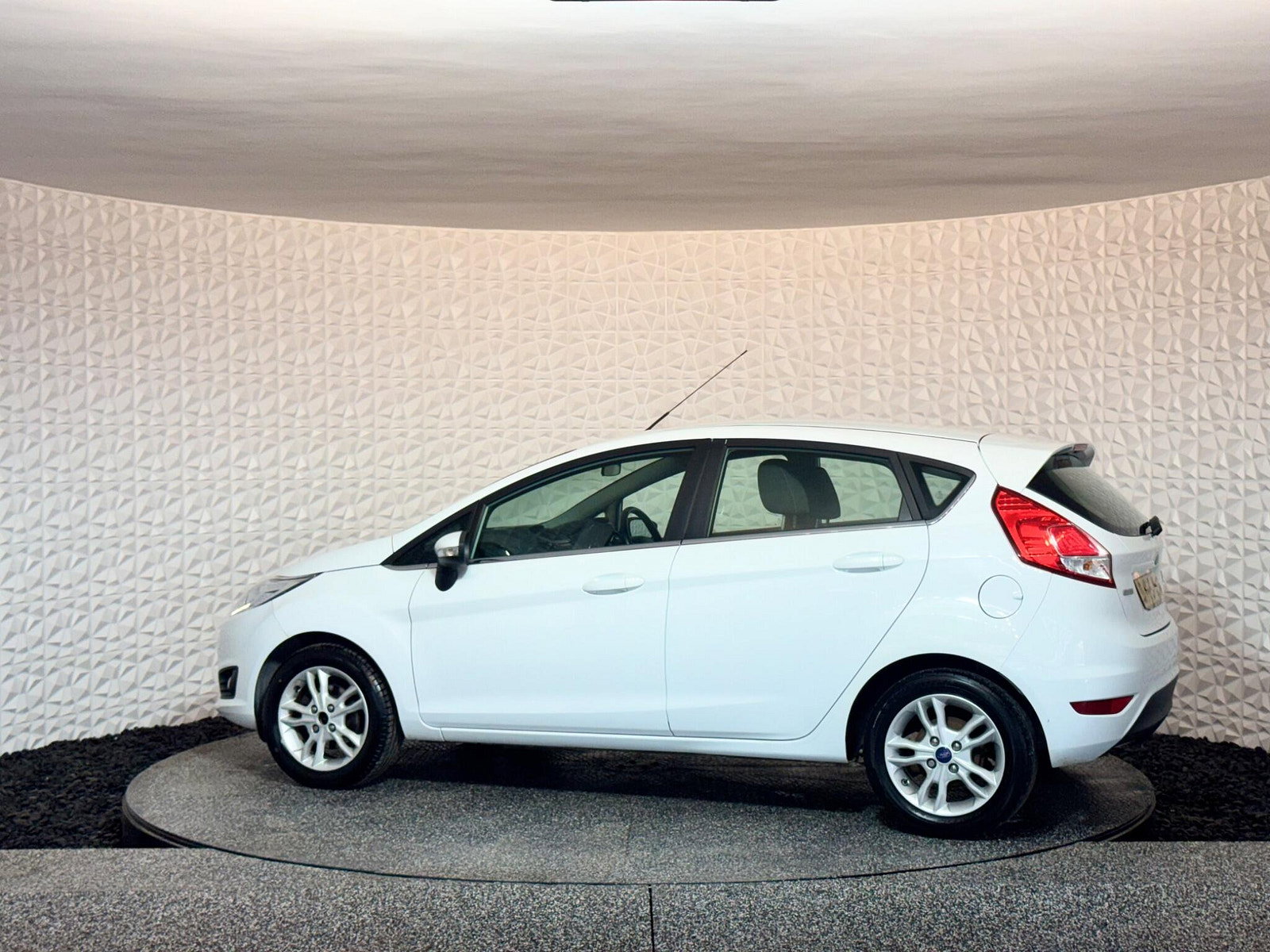 Ford Fiesta 1.0T EcoBoost Zetec Euro 6 (s/s) 5dr 5dr Manual 2015