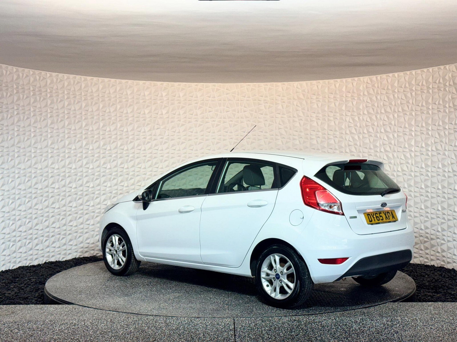 Ford Fiesta 1.0T EcoBoost Zetec Euro 6 (s/s) 5dr 5dr Manual 2015