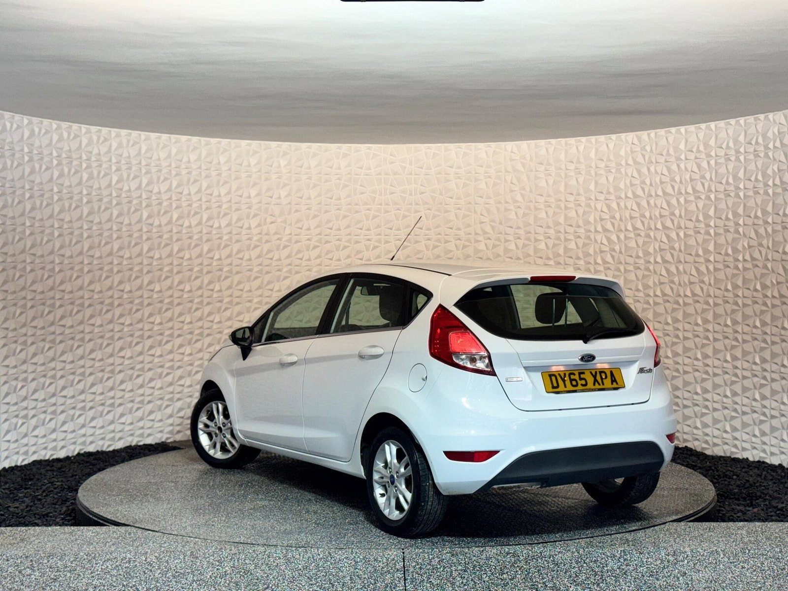 Ford Fiesta 1.0T EcoBoost Zetec Euro 6 (s/s) 5dr 5dr Manual 2015