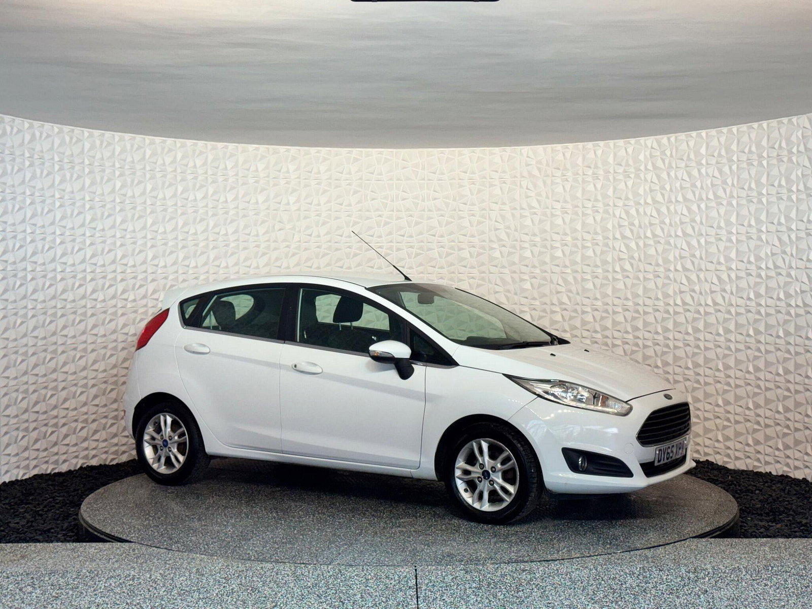 Ford Fiesta 1.0T EcoBoost Zetec Euro 6 (s/s) 5dr 5dr Manual 2015