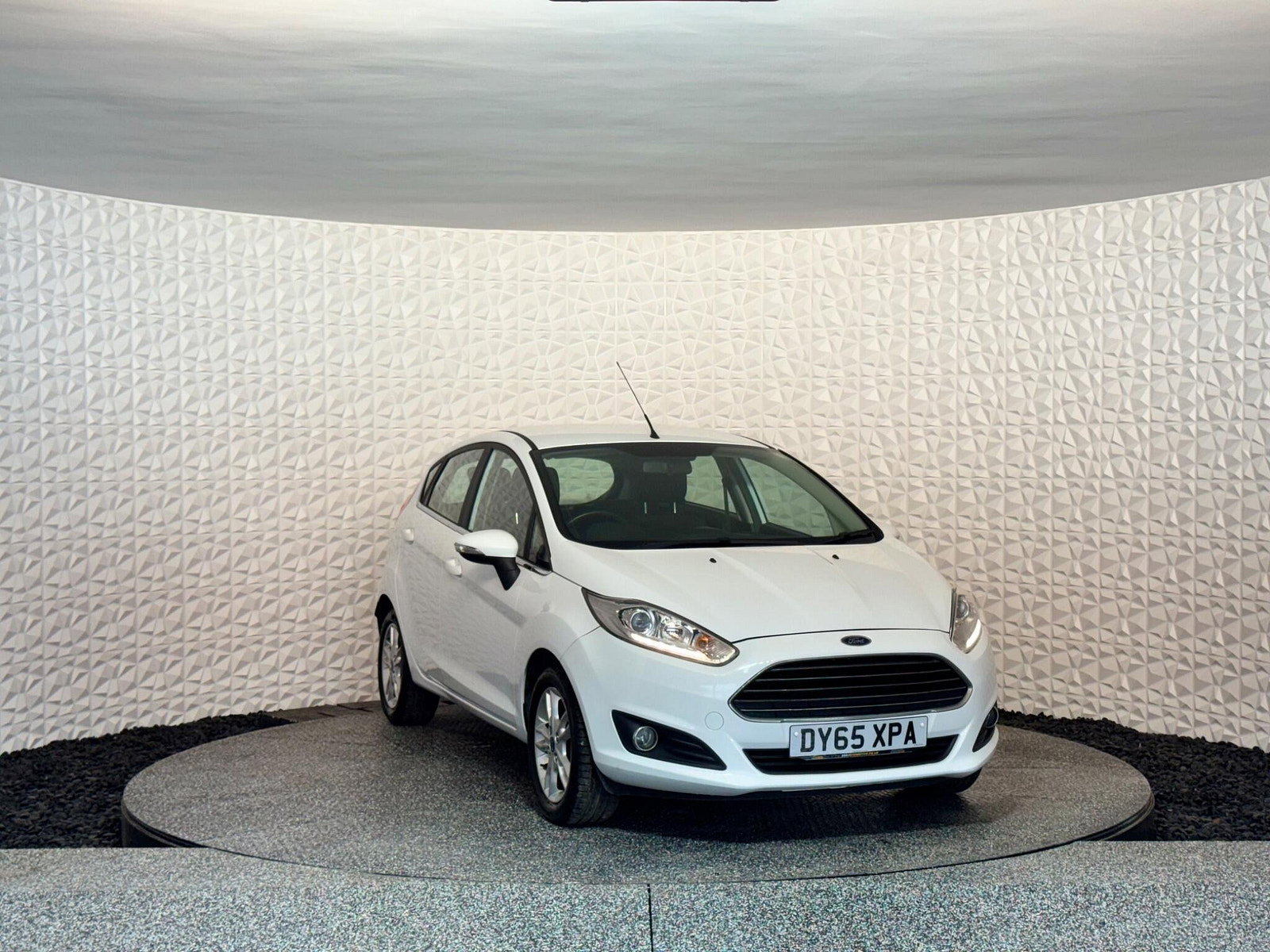 Ford Fiesta 1.0T EcoBoost Zetec Euro 6 (s/s) 5dr 5dr Manual 2015