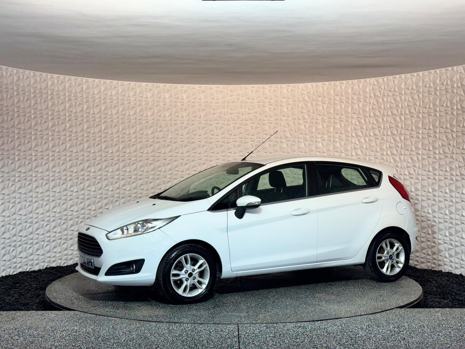 Ford Fiesta 1.0T EcoBoost Zetec Euro 6 (s/s) 5dr 5dr Manual 2015
