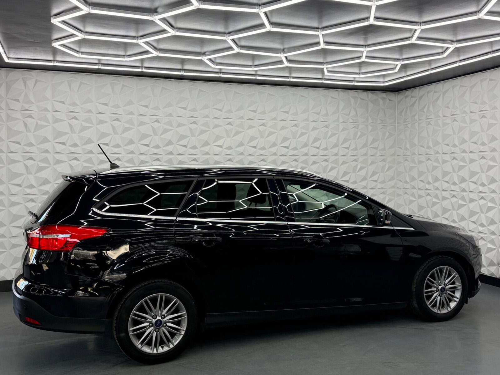 Ford Focus 1.5 TDCi Zetec Edition Euro 6 (s/s) 5dr 5dr Manual 2017