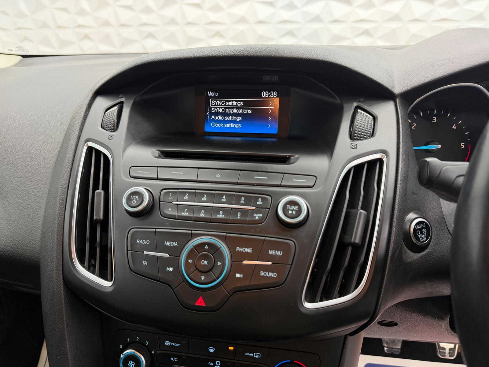 Ford Focus 1.6 TDCi Zetec S Euro 5 (s/s) 5dr 5dr Manual 2015