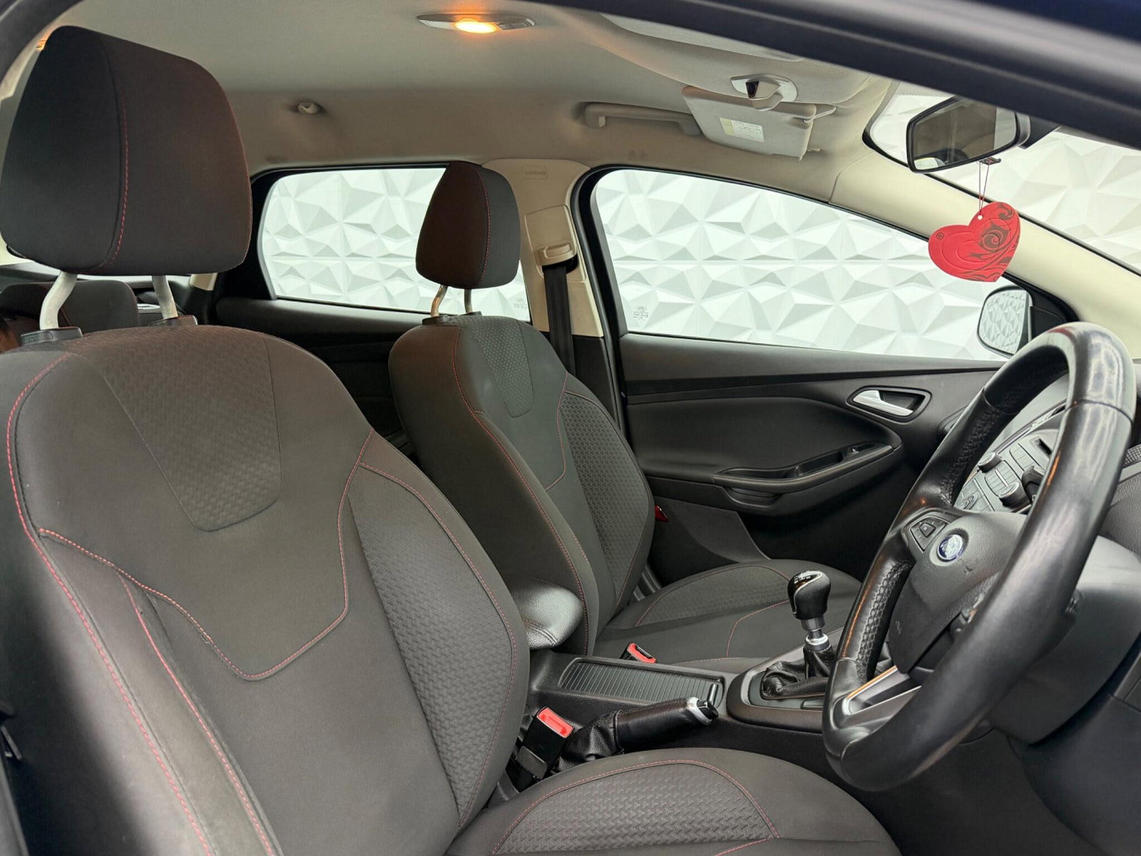 Ford Focus 1.6 TDCi Zetec S Euro 5 (s/s) 5dr 5dr Manual 2015