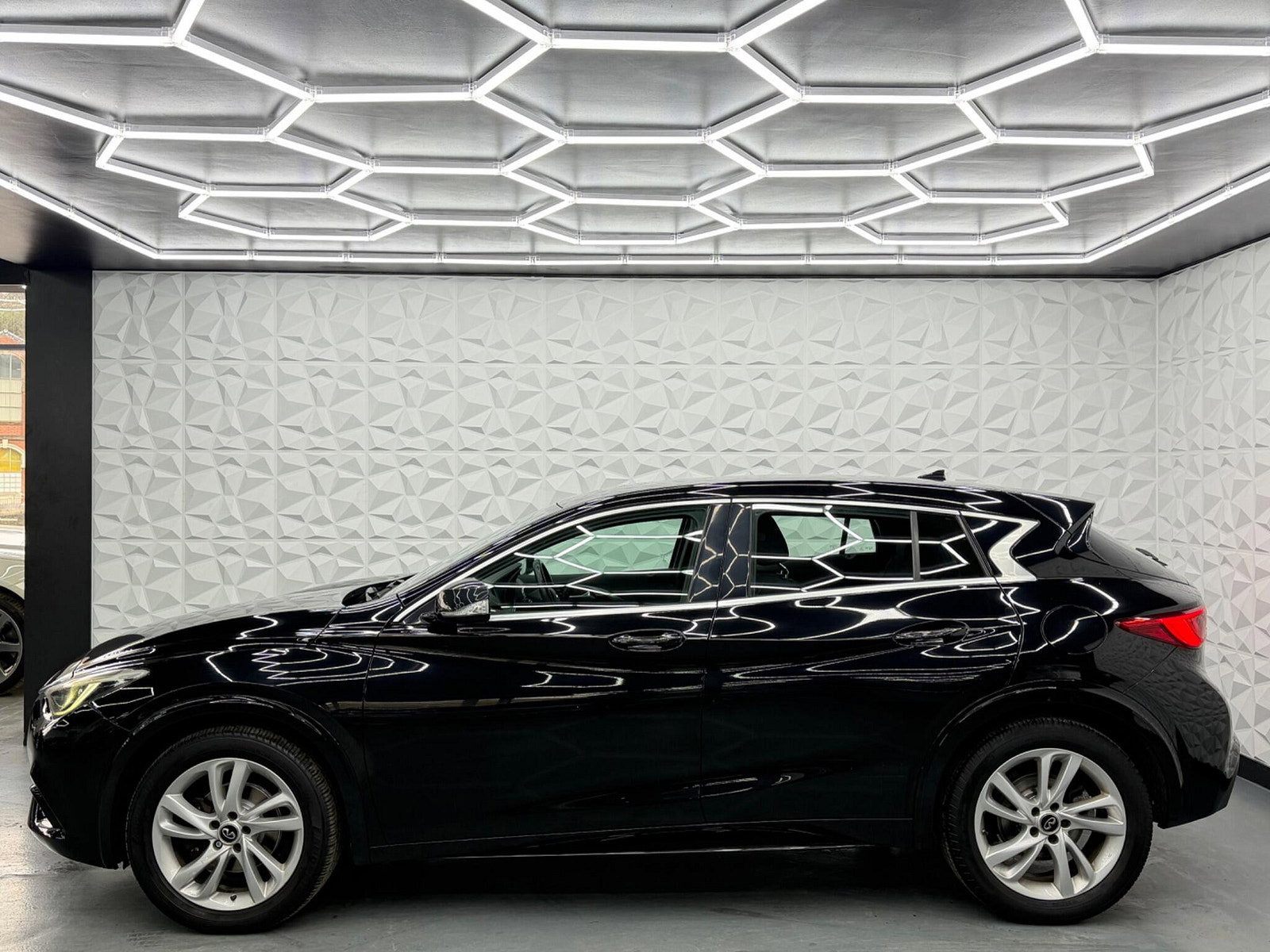 Infiniti Q30 1.5d Business Executive Euro 6 (s/s) 5dr 5dr Manual 2016