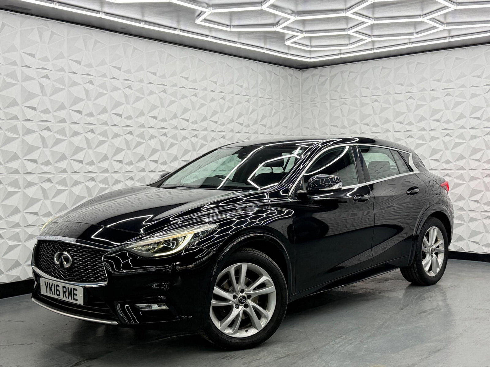 Infiniti Q30 1.5d Business Executive Euro 6 (s/s) 5dr 5dr Manual 2016