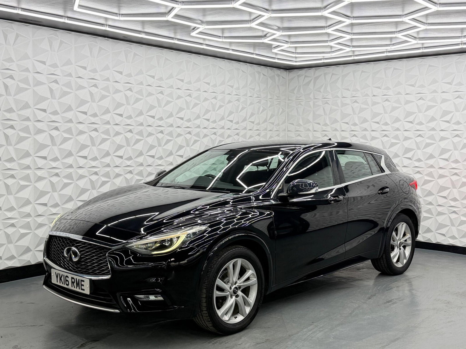 Infiniti Q30 1.5d Business Executive Euro 6 (s/s) 5dr 5dr Manual 2016