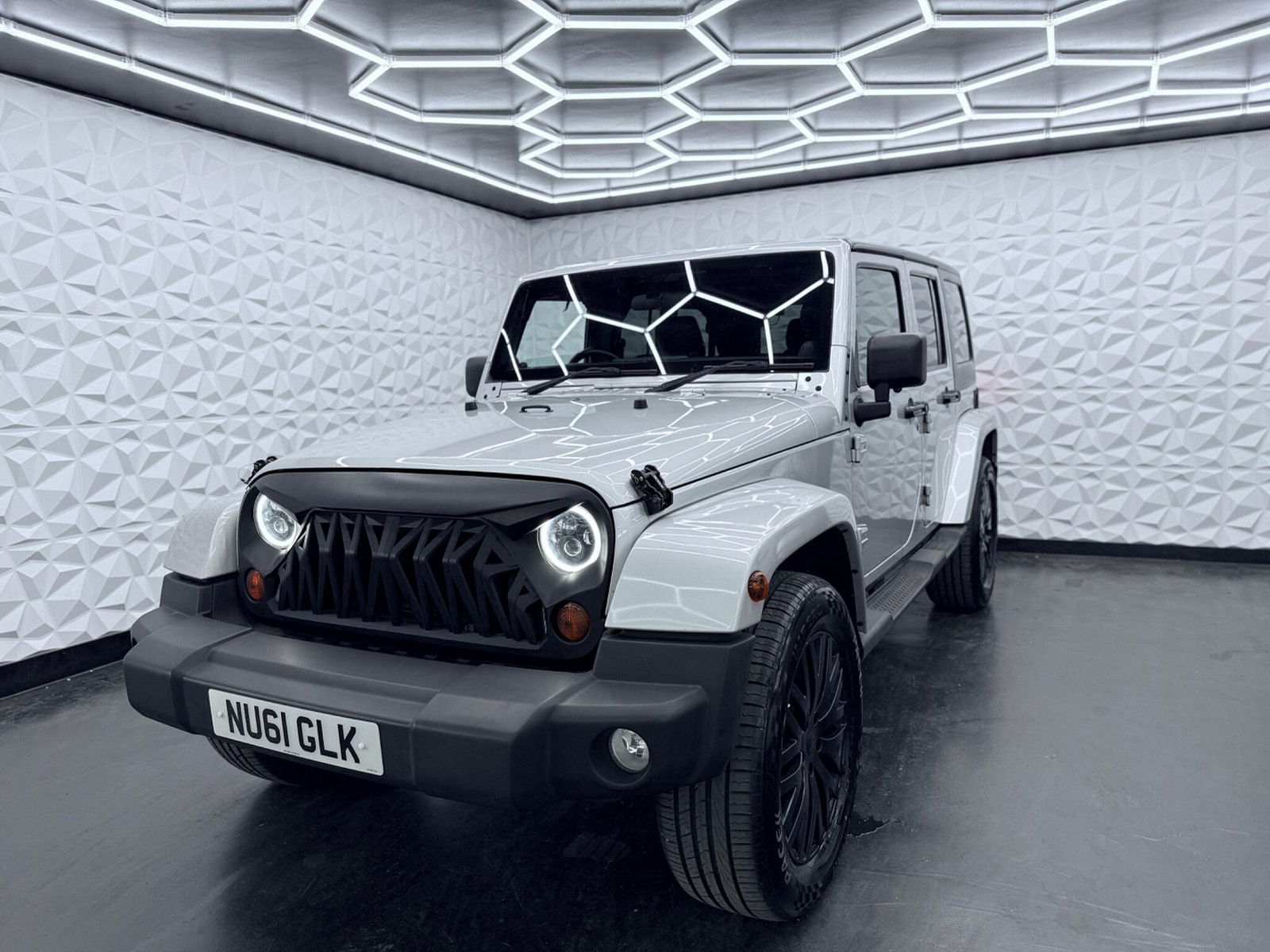 Jeep Wrangler 2.8 CRD Sahara Auto 4WD Euro 5 4dr (4 seat) 4dr Automatic 2011