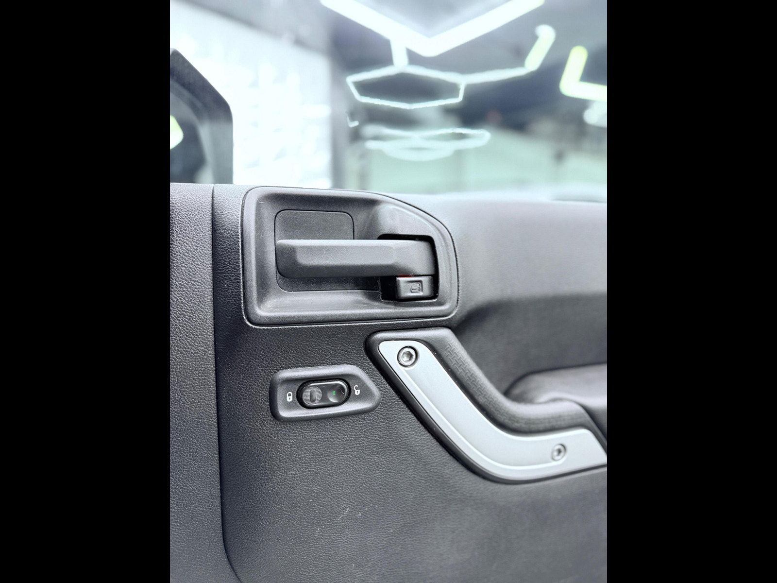 Jeep Wrangler 2.8 CRD Sahara Auto 4WD Euro 5 4dr (4 seat) 4dr Automatic 2011