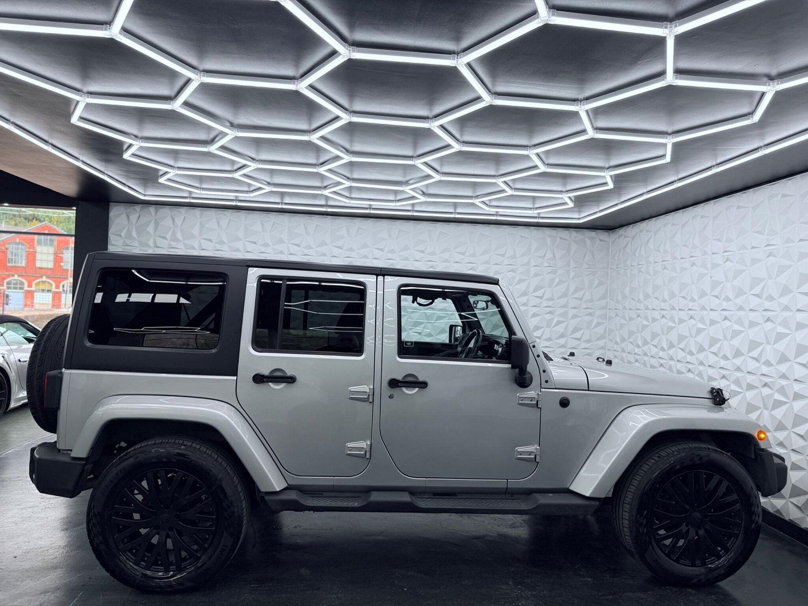 Jeep Wrangler 2.8 CRD Sahara Auto 4WD Euro 5 4dr (4 seat) 4dr Automatic 2011