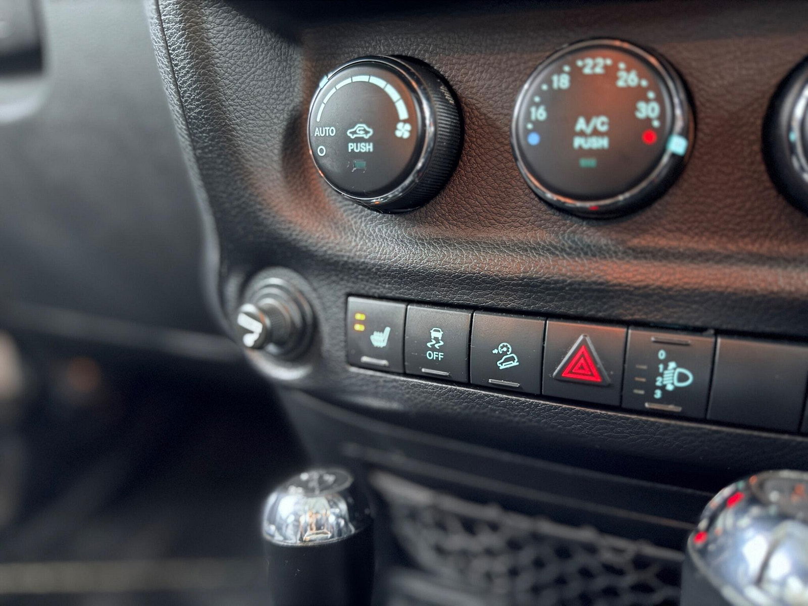 Jeep Wrangler 2.8 CRD Sahara Auto 4WD Euro 5 4dr (4 seat) 4dr Automatic 2011