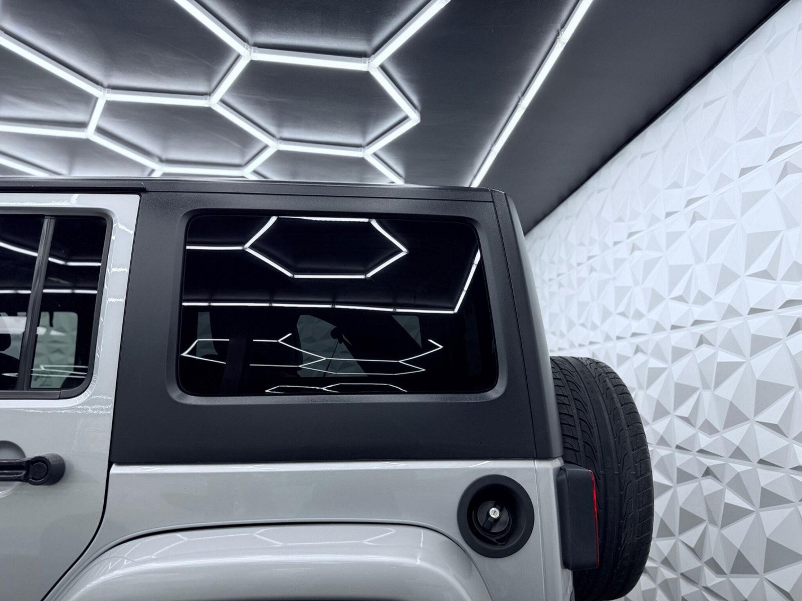 Jeep Wrangler 2.8 CRD Sahara Auto 4WD Euro 5 4dr (4 seat) 4dr Automatic 2011