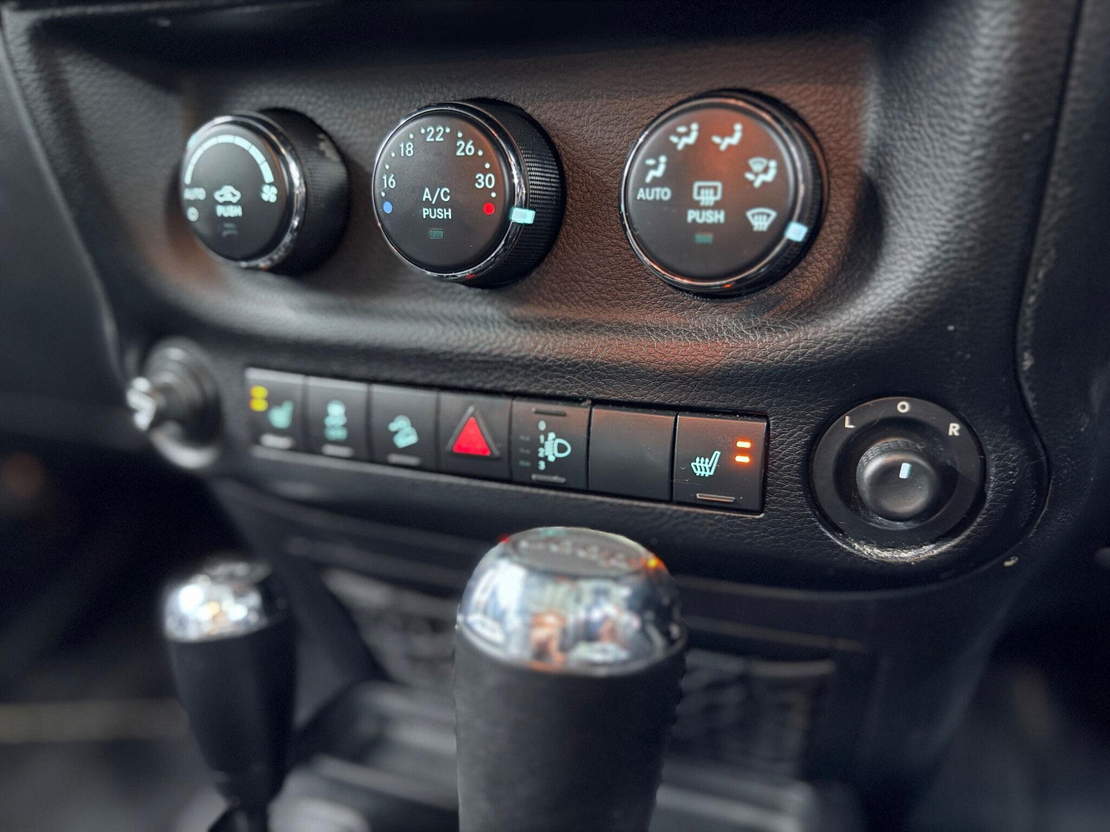 Jeep Wrangler 2.8 CRD Sahara Auto 4WD Euro 5 4dr (4 seat) 4dr Automatic 2011