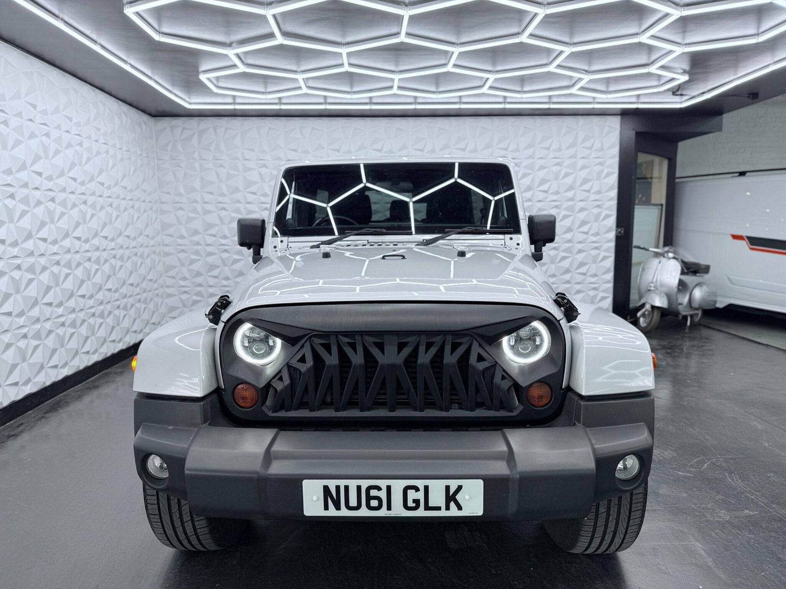 Jeep Wrangler 2.8 CRD Sahara Auto 4WD Euro 5 4dr (4 seat) 4dr Automatic 2011