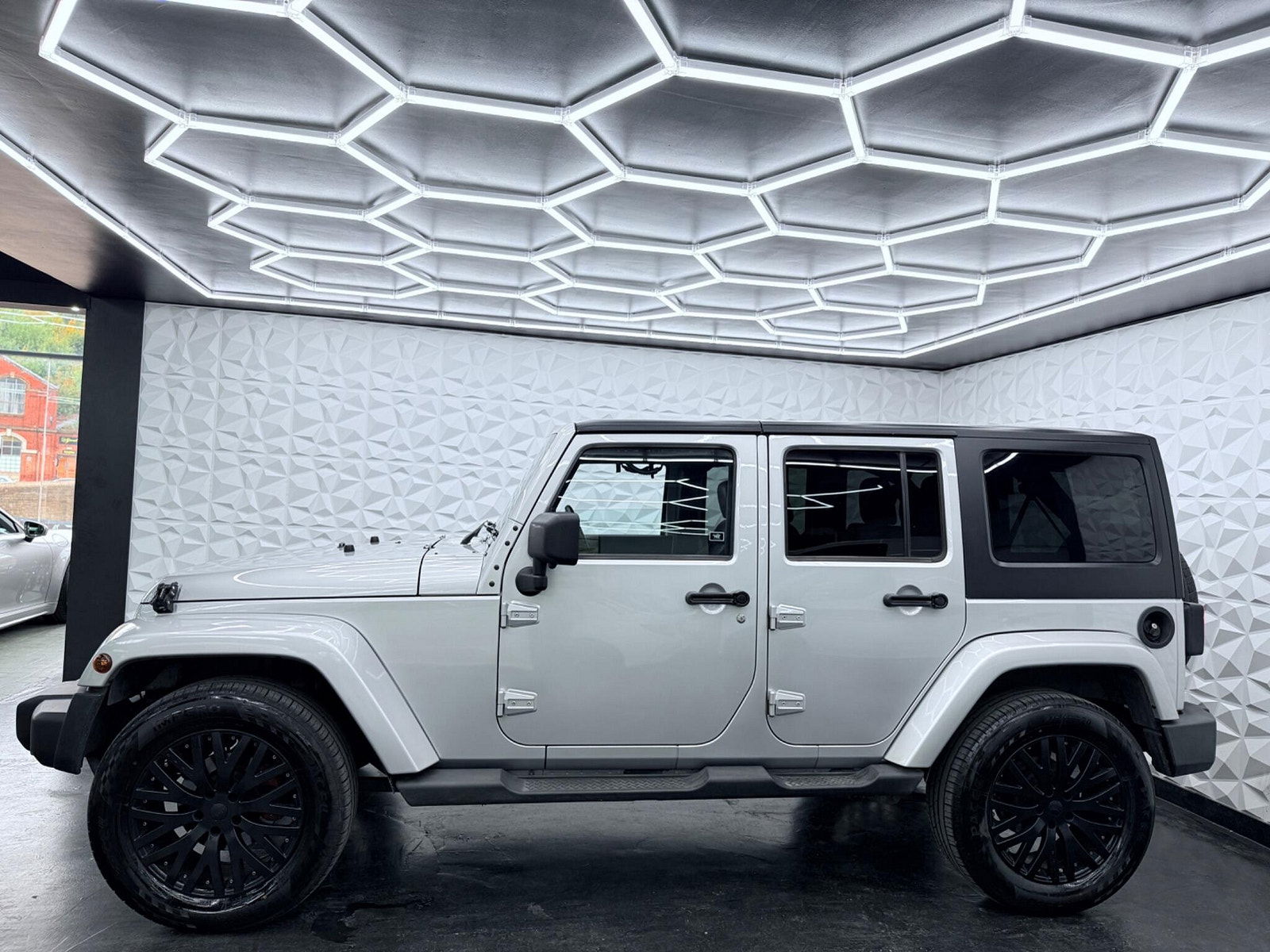 Jeep Wrangler 2.8 CRD Sahara Auto 4WD Euro 5 4dr (4 seat) 4dr Automatic 2011