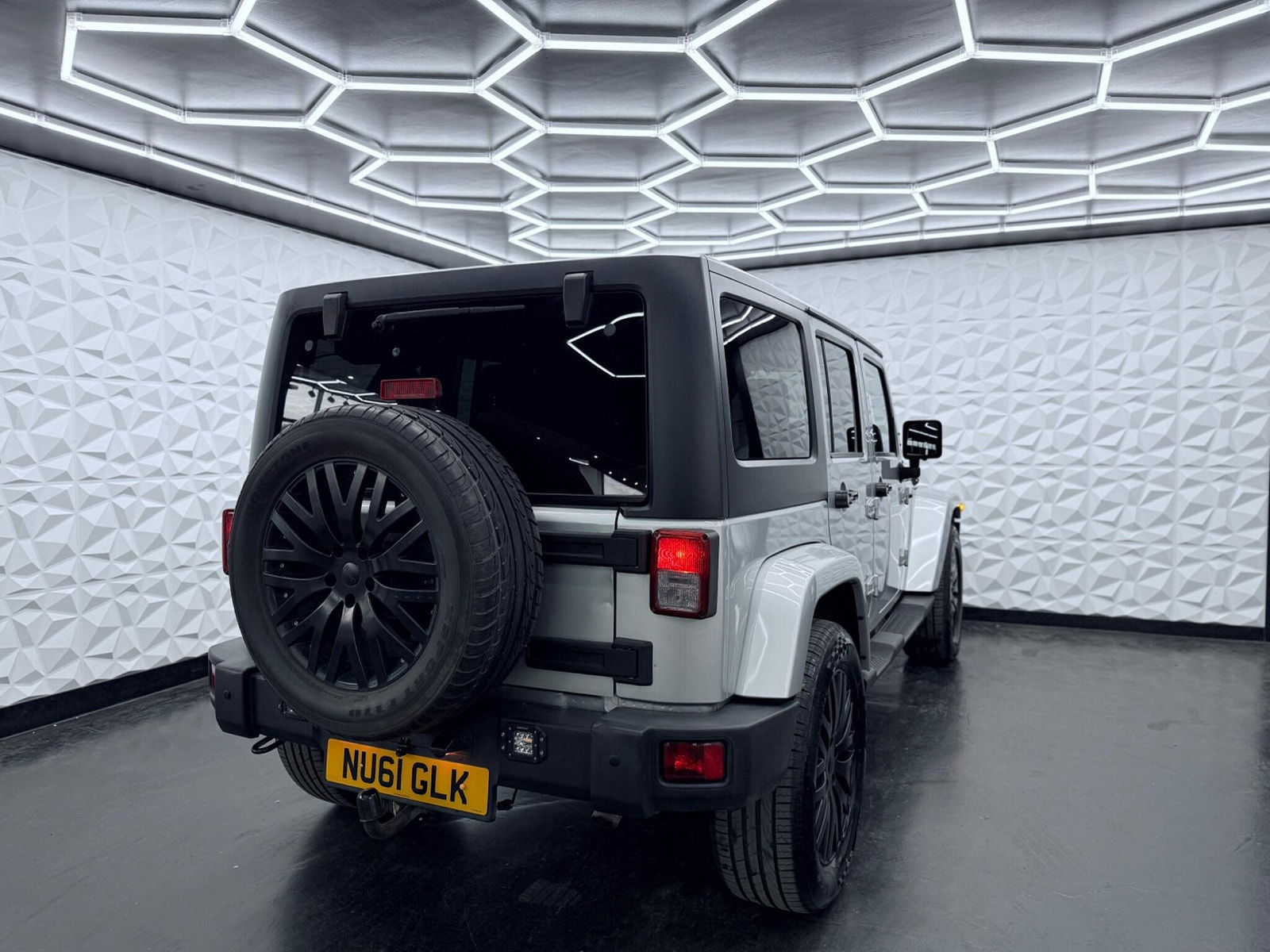 Jeep Wrangler 2.8 CRD Sahara Auto 4WD Euro 5 4dr (4 seat) 4dr Automatic 2011