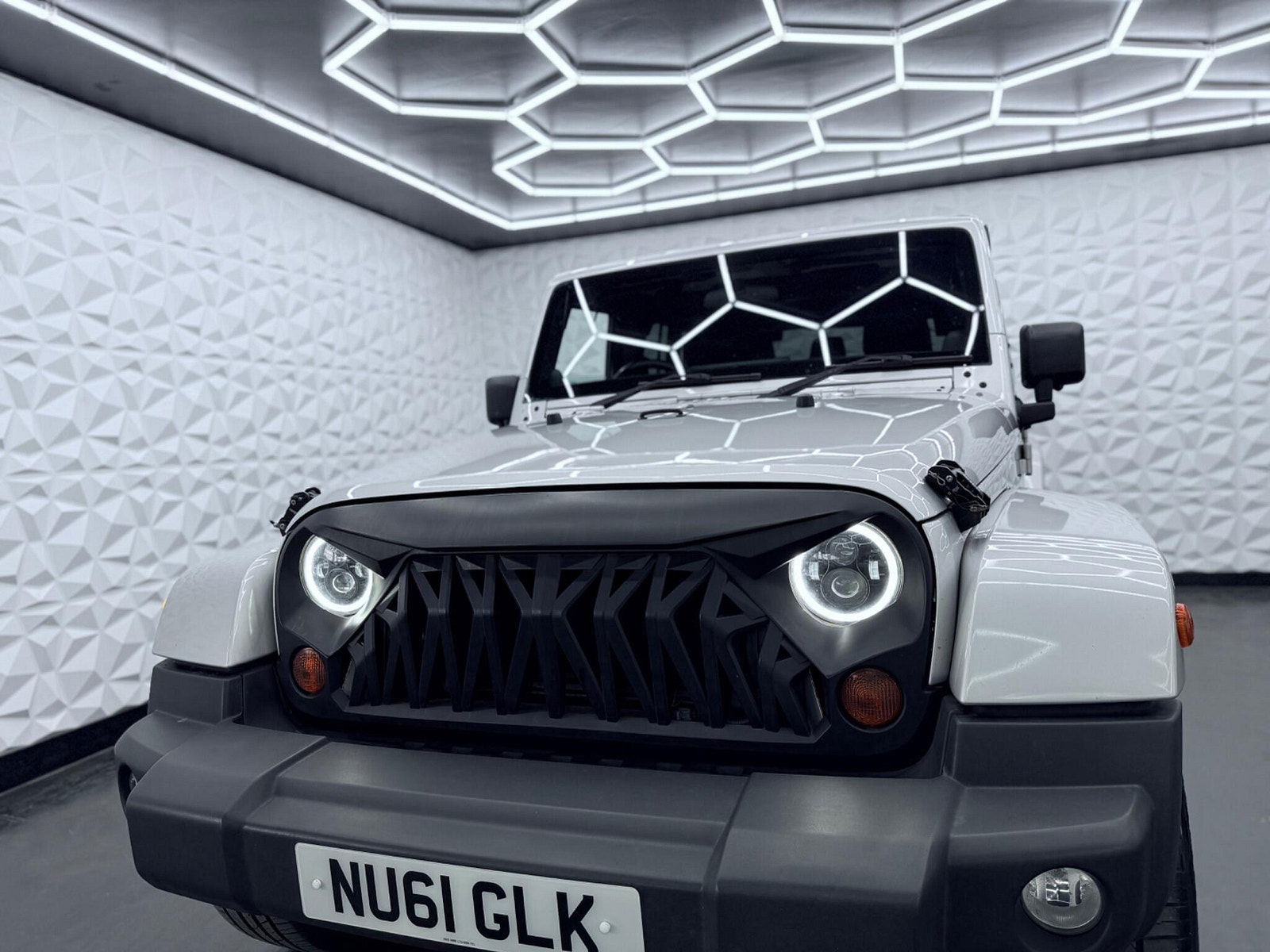 Jeep Wrangler 2.8 CRD Sahara Auto 4WD Euro 5 4dr (4 seat) 4dr Automatic 2011