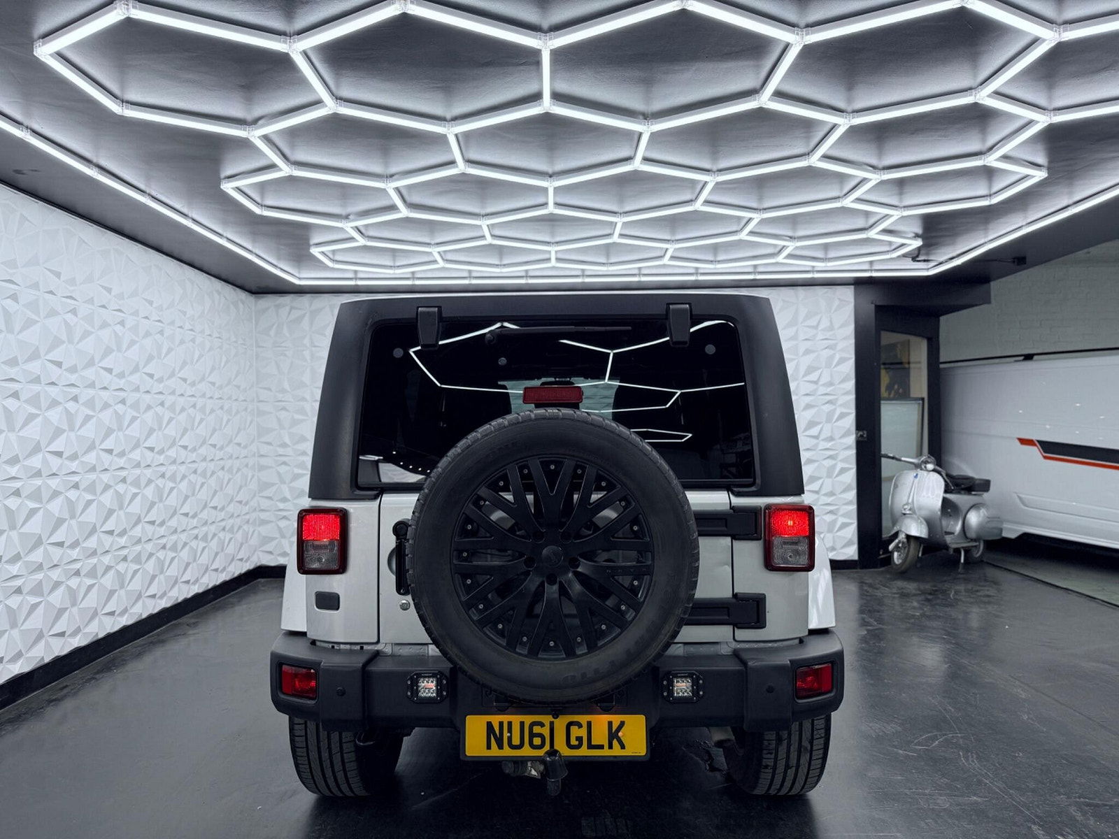 Jeep Wrangler 2.8 CRD Sahara Auto 4WD Euro 5 4dr (4 seat) 4dr Automatic 2011