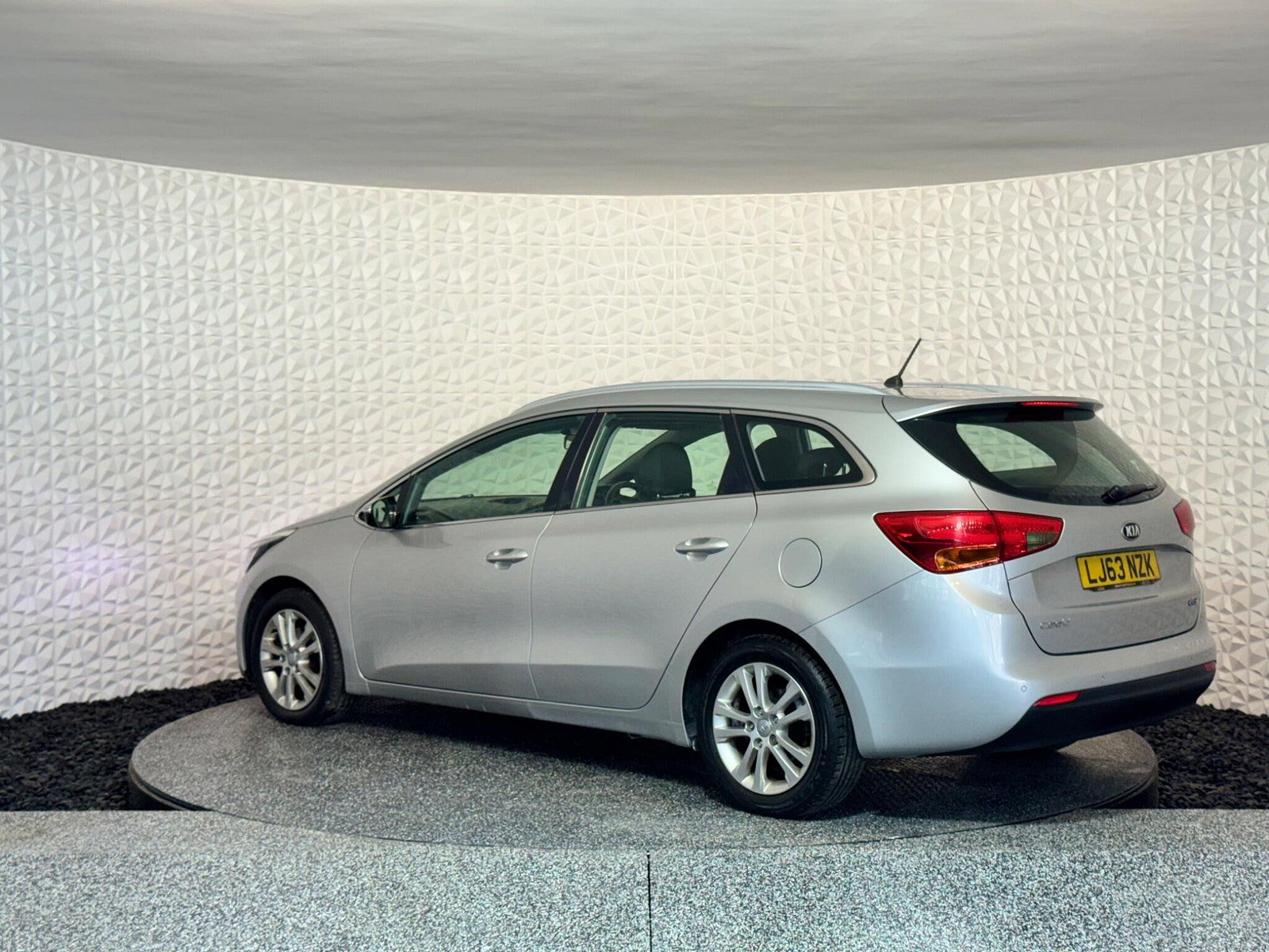 Kia Ceed 1.6 CRDi 2 Sportswagon Auto Euro 5 5dr 5dr Automatic 2013