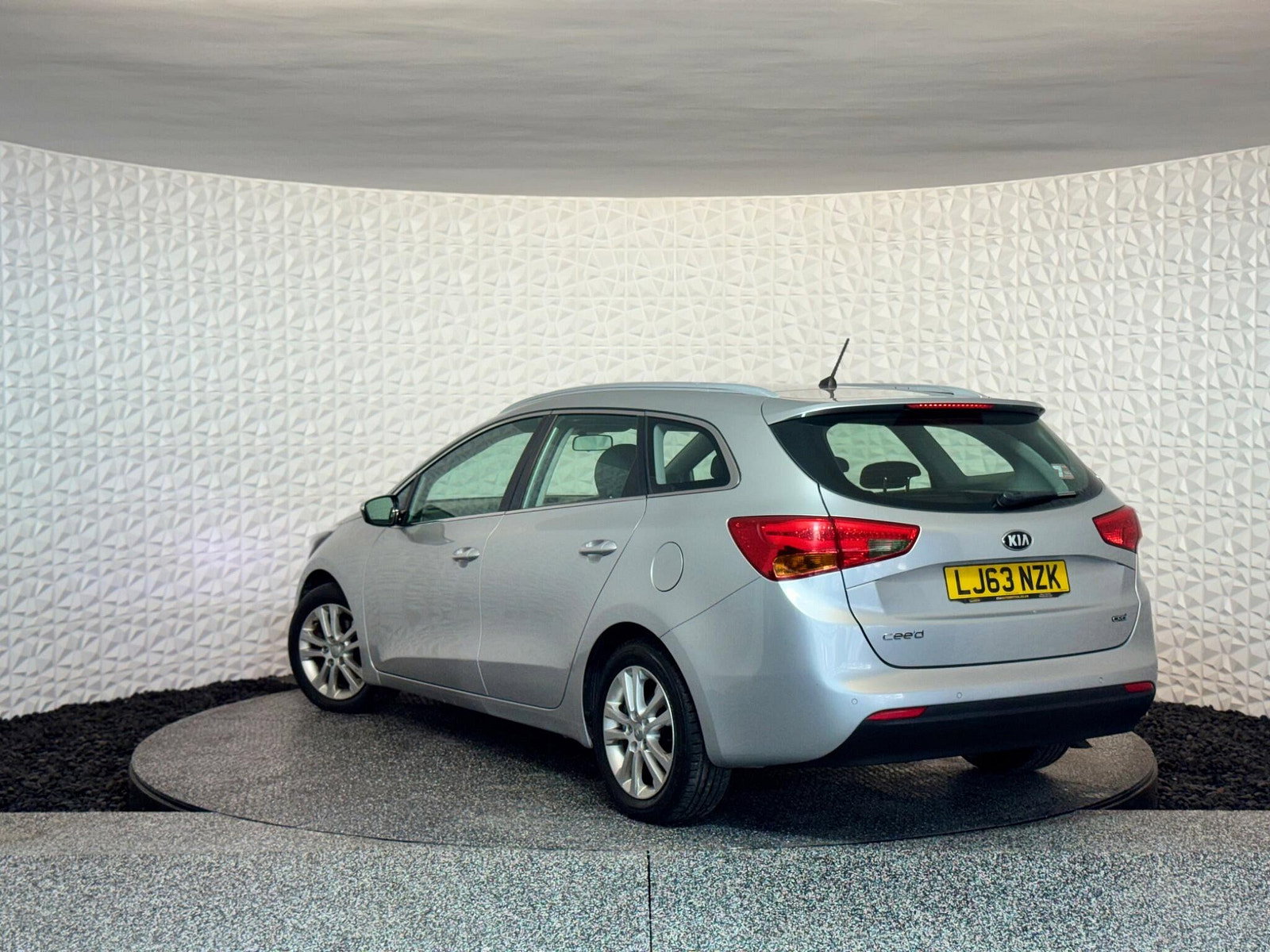 Kia Ceed 1.6 CRDi 2 Sportswagon Auto Euro 5 5dr 5dr Automatic 2013
