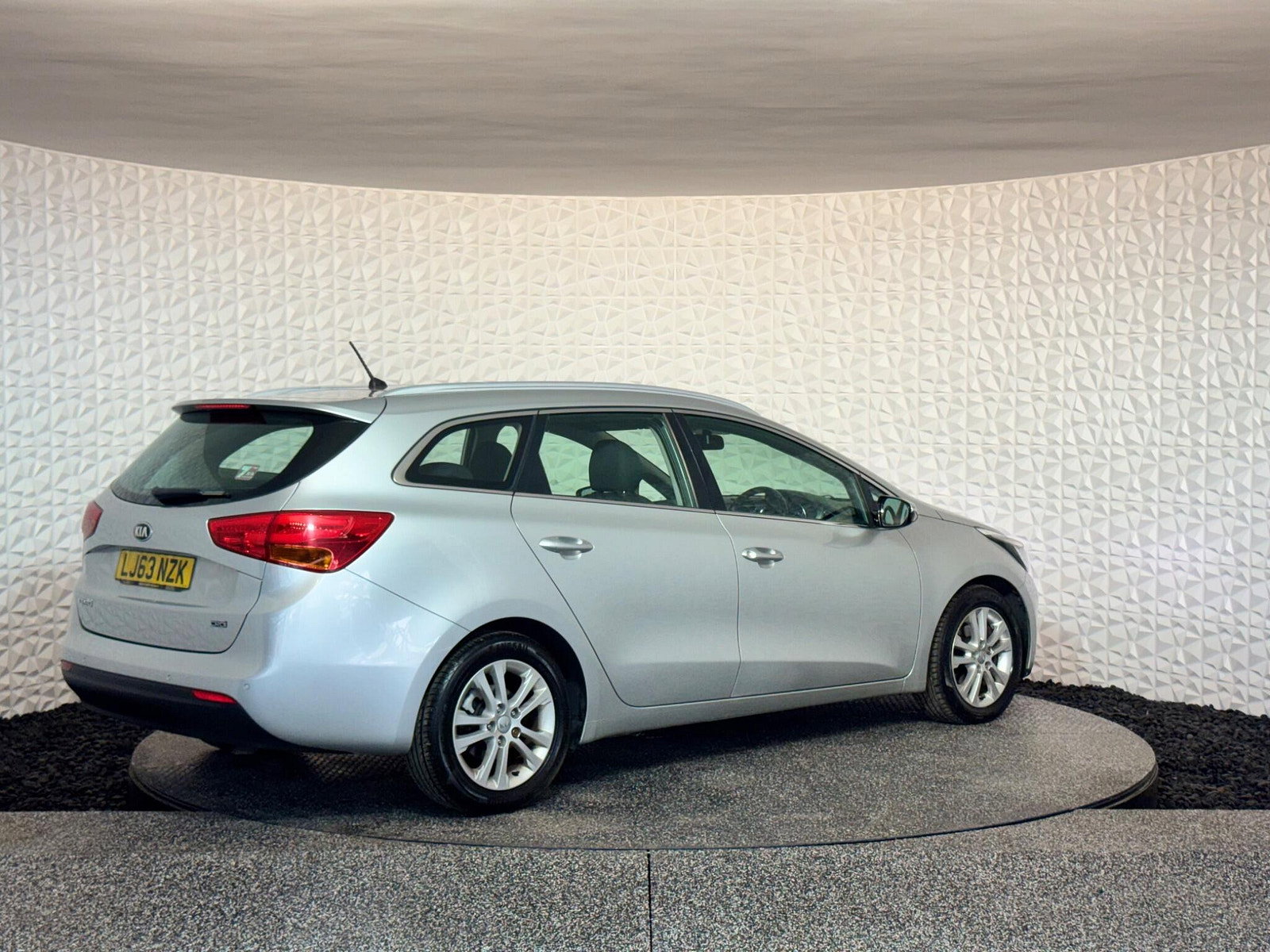 Kia Ceed 1.6 CRDi 2 Sportswagon Auto Euro 5 5dr 5dr Automatic 2013