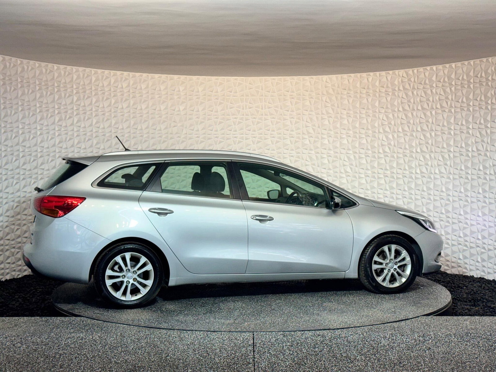 Kia Ceed 1.6 CRDi 2 Sportswagon Auto Euro 5 5dr 5dr Automatic 2013