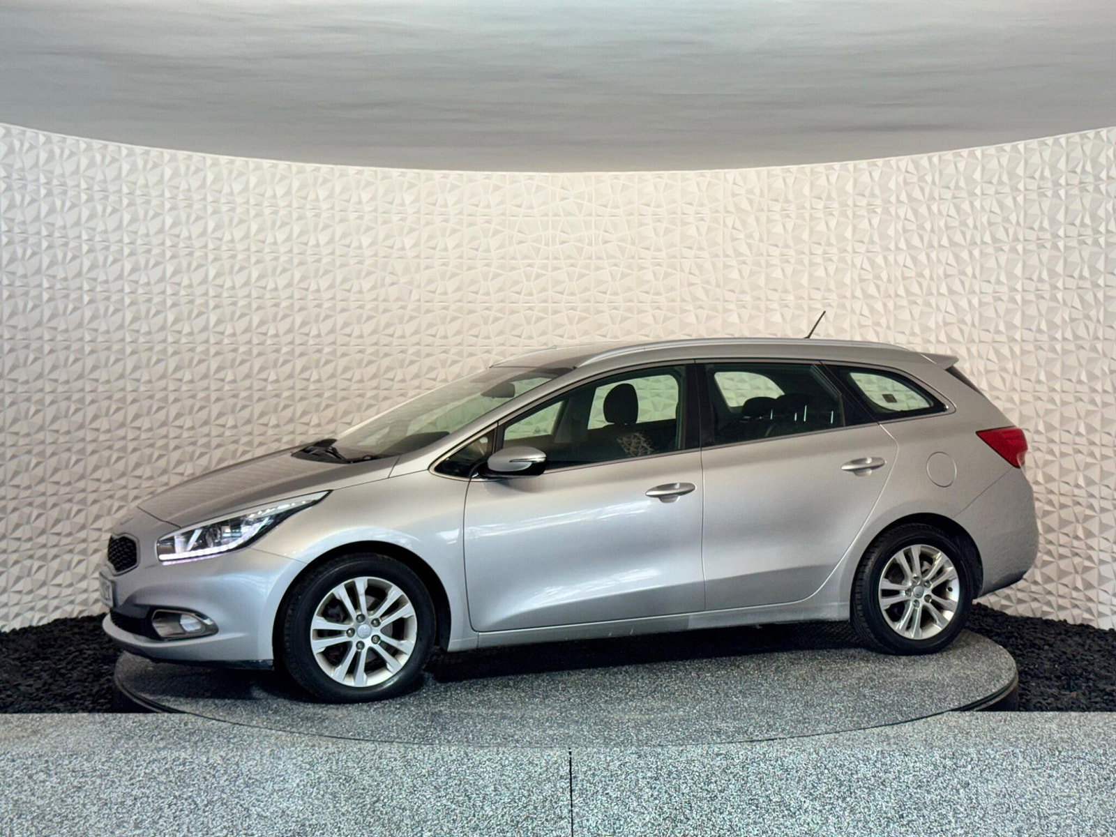 Kia Ceed 1.6 CRDi 2 Sportswagon Auto Euro 5 5dr 5dr Automatic 2013