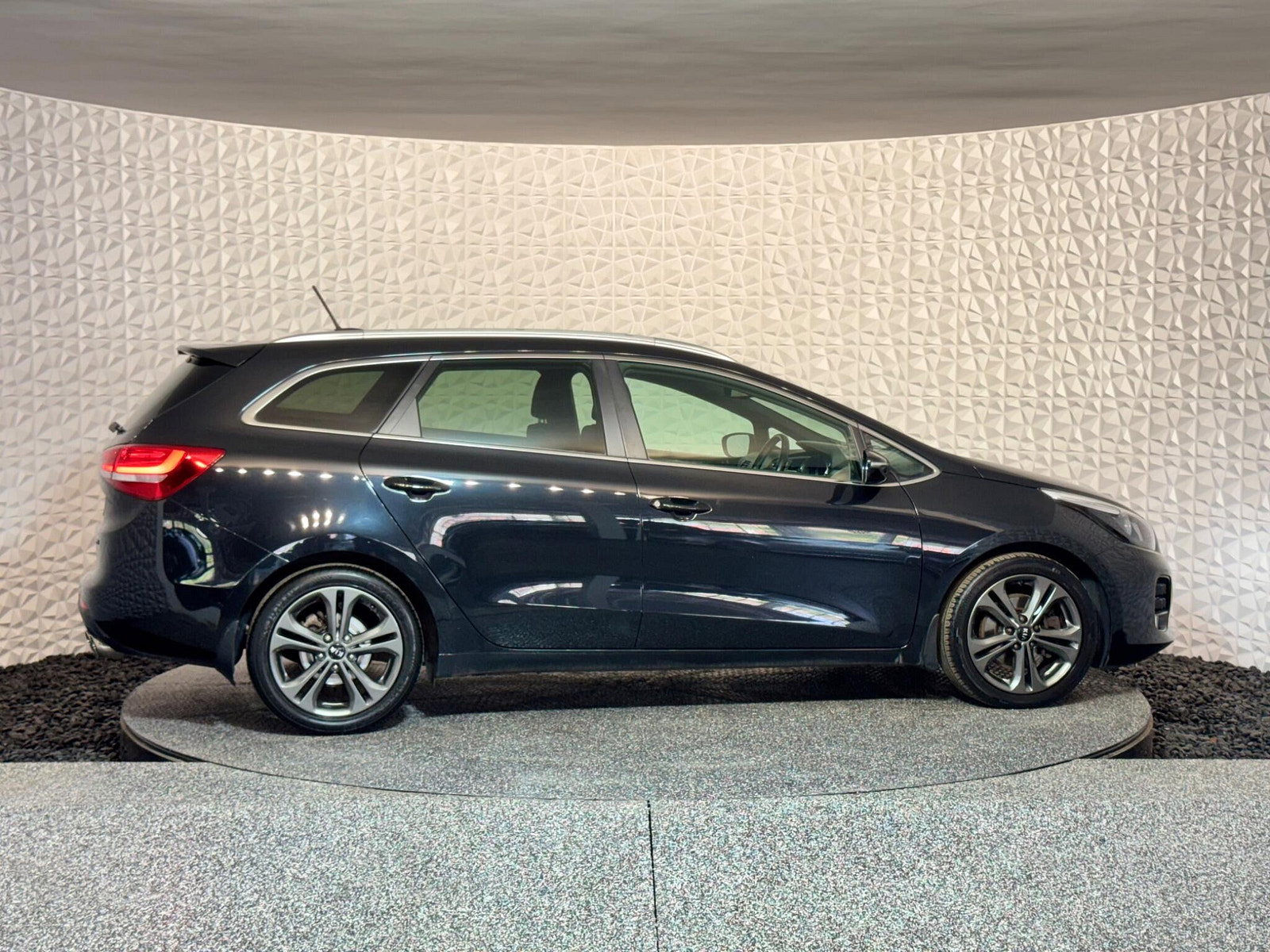 Kia Ceed 1.6 CRDi GT-Line Sportswagon Euro 6 (s/s) 5dr 5dr Manual 2017
