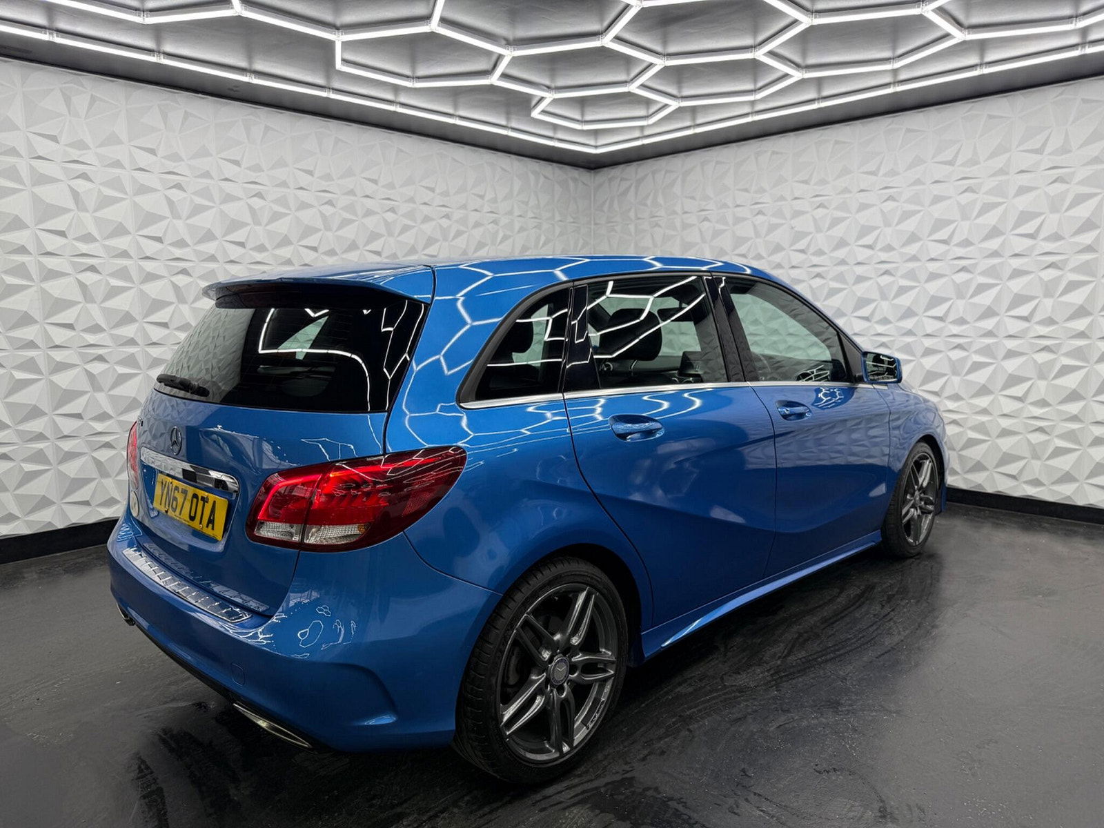 Mercedes-Benz B Class 1.5 B180d AMG Line 7G-DCT Euro 6 (s/s) 5dr 5dr Automatic 2017