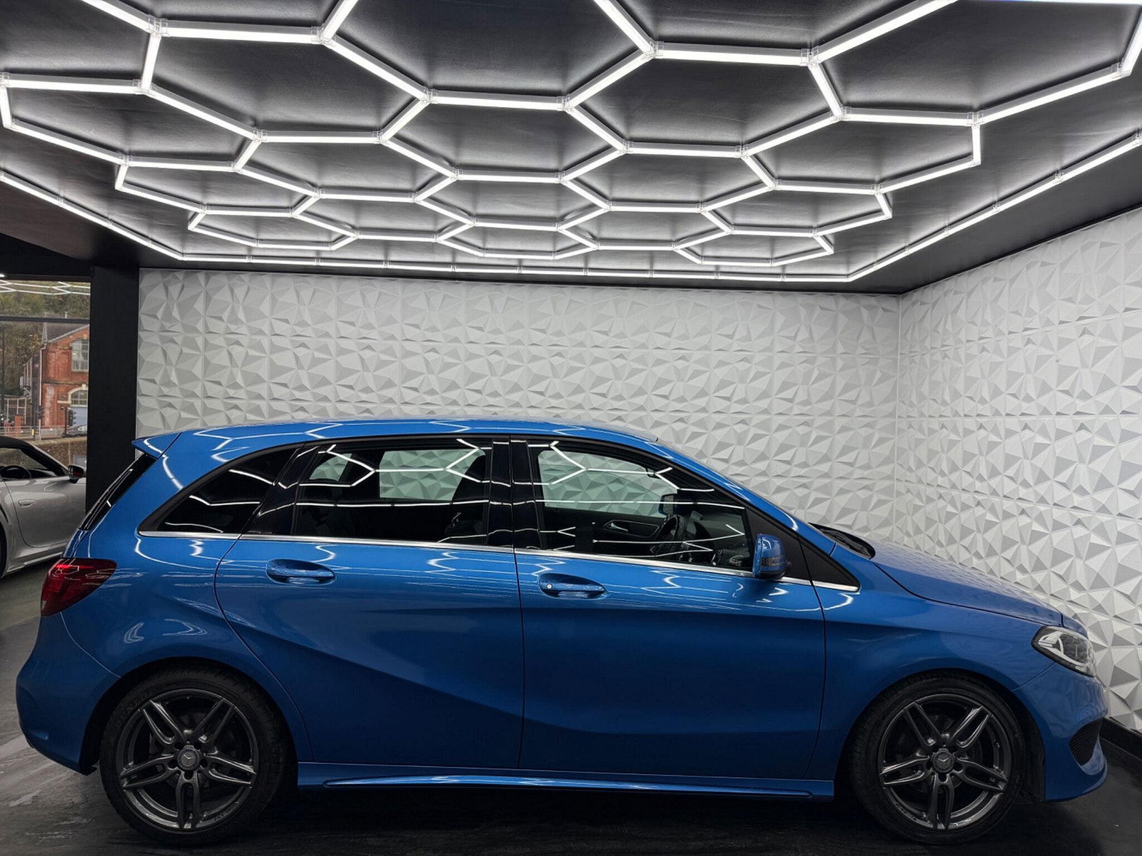 Mercedes-Benz B Class 1.5 B180d AMG Line 7G-DCT Euro 6 (s/s) 5dr 5dr Automatic 2017